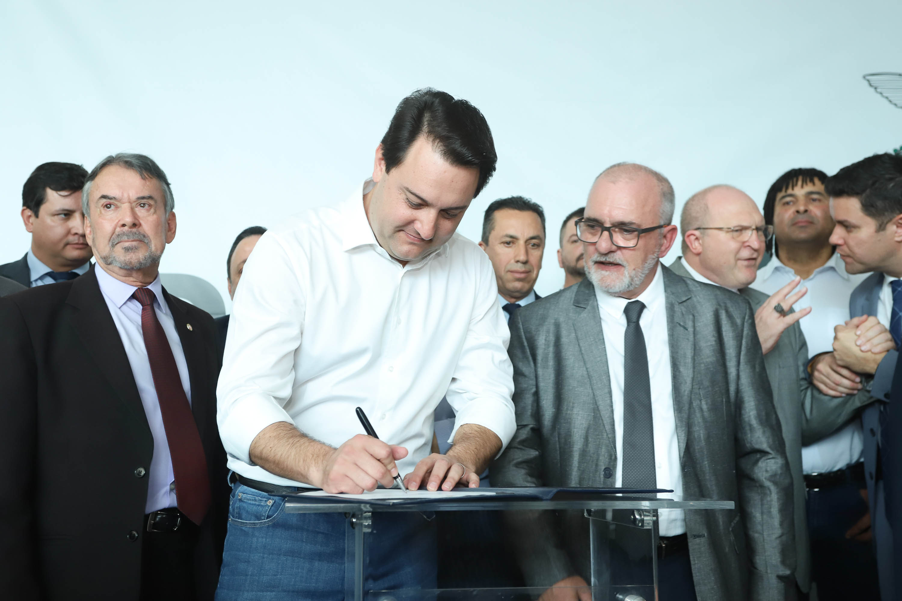 O governador Carlos Massa Ratinho Junior disse nesta quarta-feira (22), no lançamento oficial da Superintendência Geral de Diálogo e Interação Social (Sudis), que o Governo do Paraná está aberto ao diálogo e vai trabalhar diariamente para atender as demandas de todos os setores da sociedade, principalmente dos mais necessitados, em respeito ao compromisso com a construção de um Estado moderno e protetivo.Foto: Rodrigo Felix Leal/ANPr