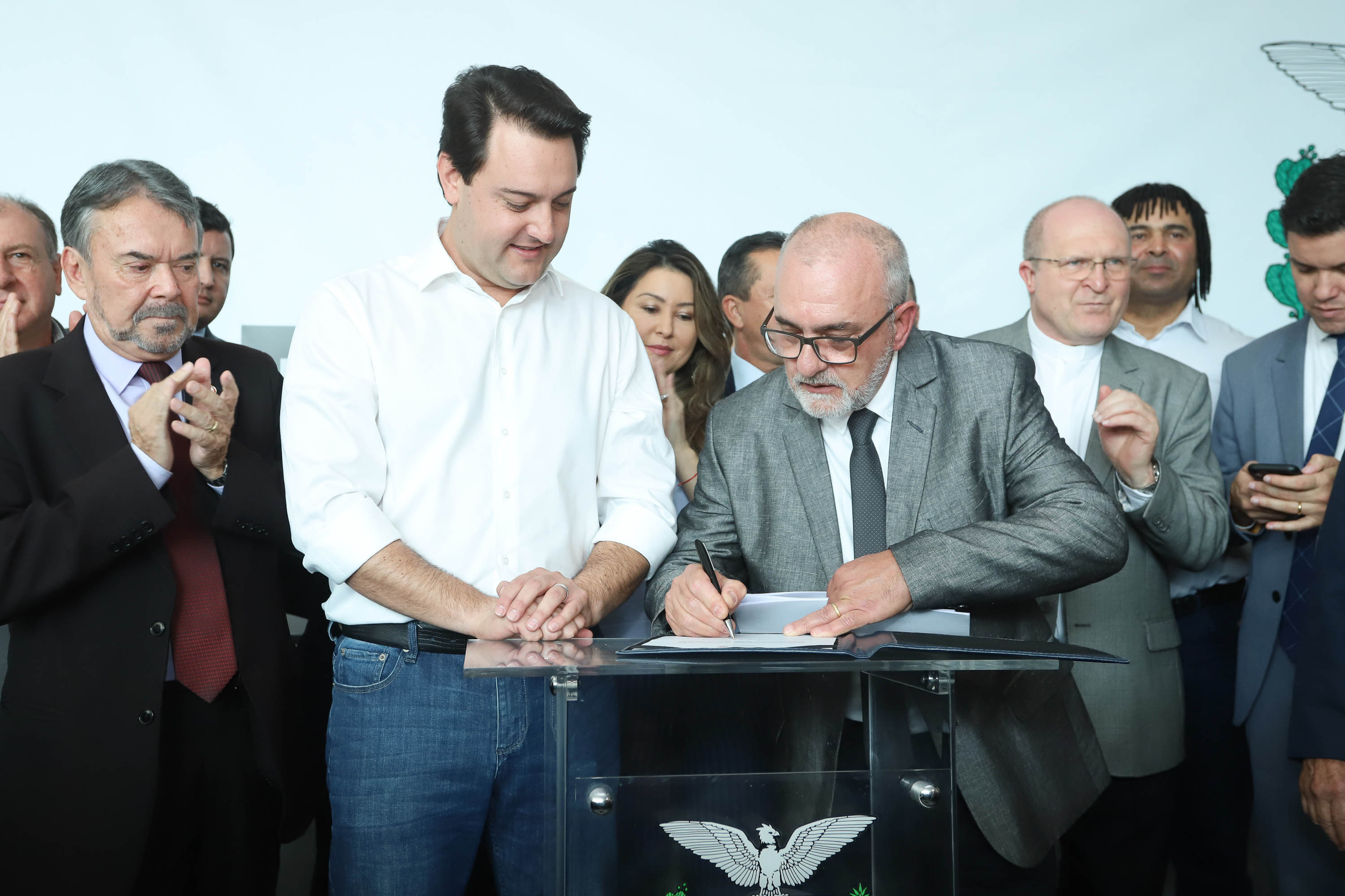 O governador Carlos Massa Ratinho Junior disse nesta quarta-feira (22), no lançamento oficial da Superintendência Geral de Diálogo e Interação Social (Sudis), que o Governo do Paraná está aberto ao diálogo e vai trabalhar diariamente para atender as demandas de todos os setores da sociedade, principalmente dos mais necessitados, em respeito ao compromisso com a construção de um Estado moderno e protetivo.Foto: Rodrigo Felix Leal/ANPr