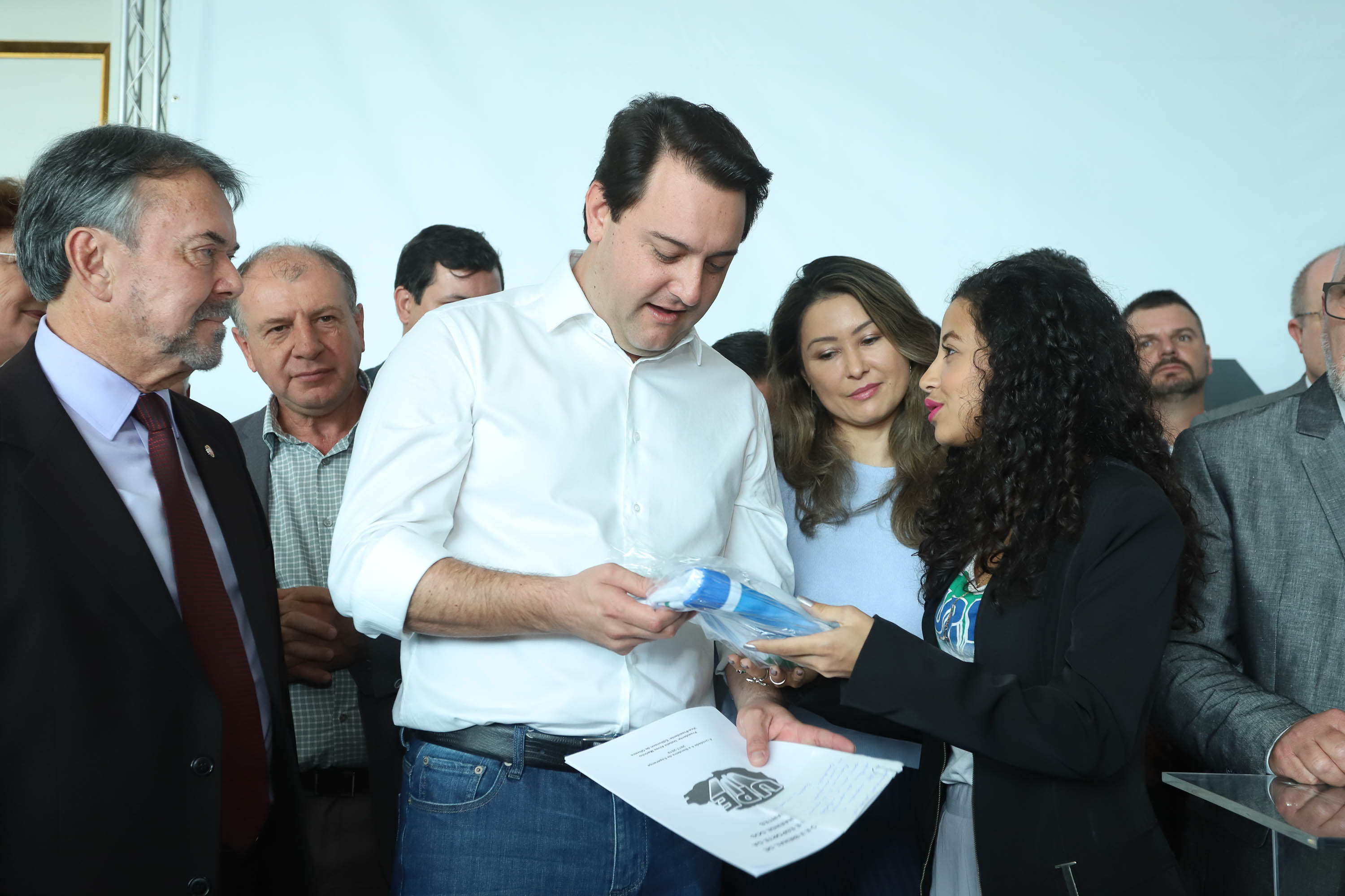 O governador Carlos Massa Ratinho Junior disse nesta quarta-feira (22), no lançamento oficial da Superintendência Geral de Diálogo e Interação Social (Sudis), que o Governo do Paraná está aberto ao diálogo e vai trabalhar diariamente para atender as demandas de todos os setores da sociedade, principalmente dos mais necessitados, em respeito ao compromisso com a construção de um Estado moderno e protetivo.Foto: Rodrigo Felix Leal/ANPr