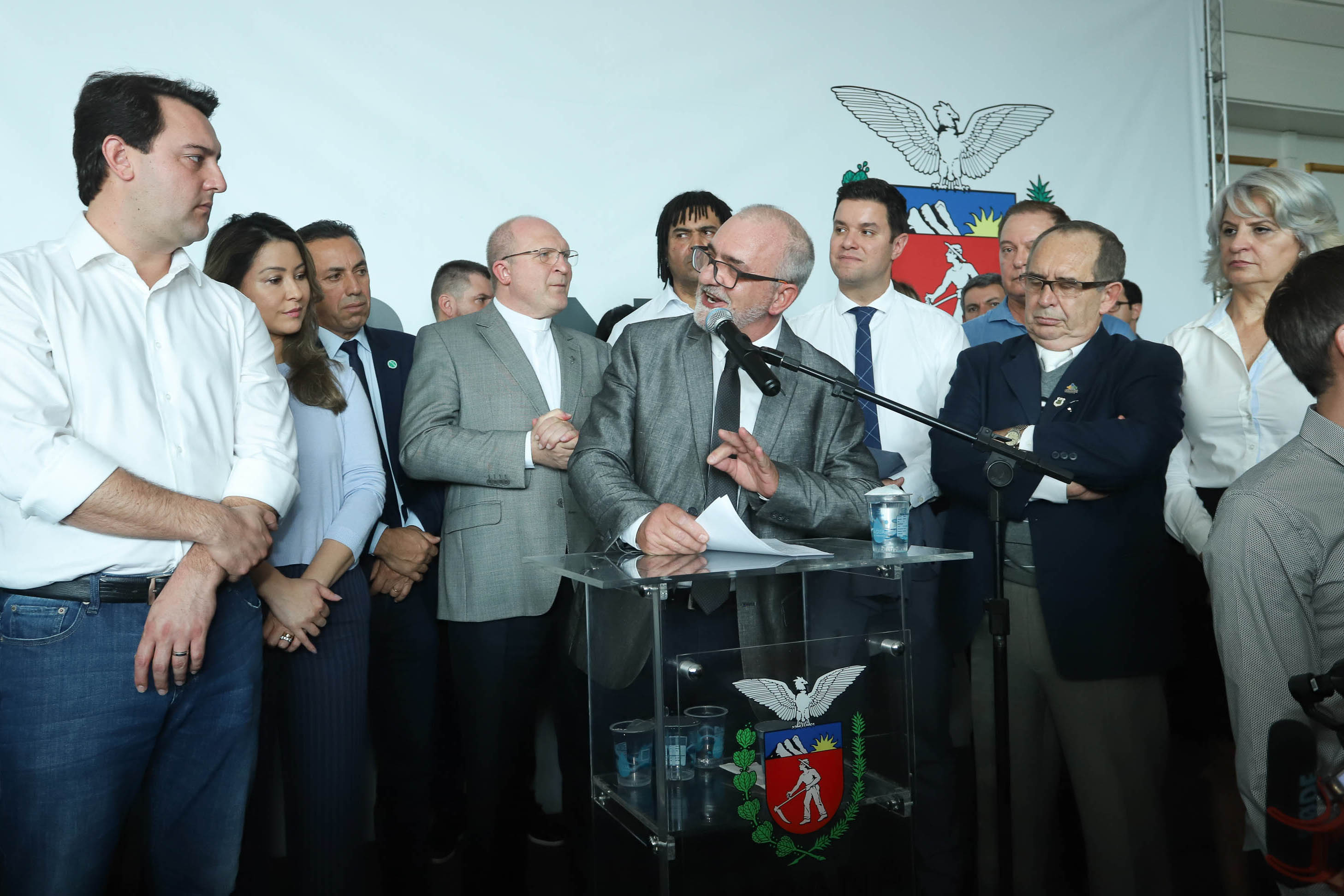 O governador Carlos Massa Ratinho Junior disse nesta quarta-feira (22), no lançamento oficial da Superintendência Geral de Diálogo e Interação Social (Sudis), que o Governo do Paraná está aberto ao diálogo e vai trabalhar diariamente para atender as demandas de todos os setores da sociedade, principalmente dos mais necessitados, em respeito ao compromisso com a construção de um Estado moderno e protetivo.Foto: Rodrigo Felix Leal/ANPr