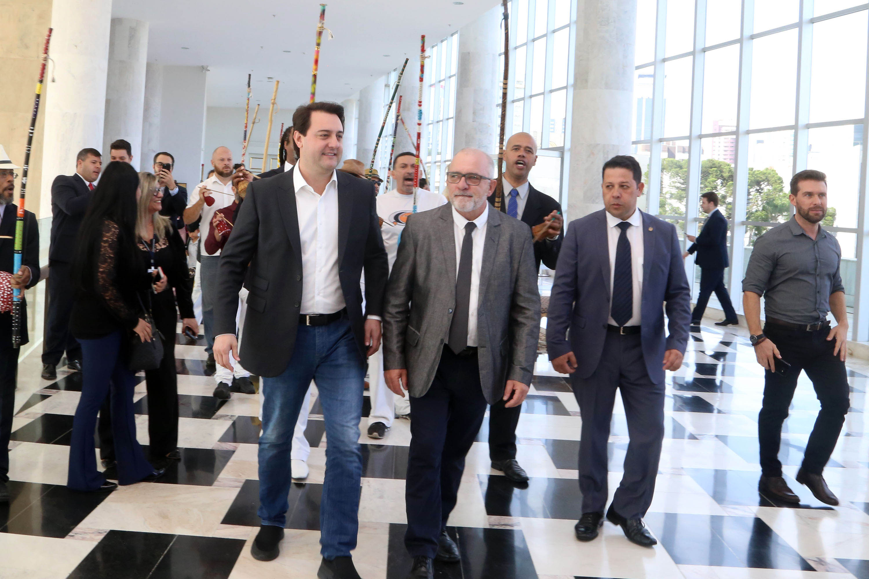 O governador Carlos Massa Ratinho Junior disse nesta quarta-feira (22), no lançamento oficial da Superintendência Geral de Diálogo e Interação Social (Sudis), que o Governo do Paraná está aberto ao diálogo e vai trabalhar diariamente para atender as demandas de todos os setores da sociedade, principalmente dos mais necessitados, em respeito ao compromisso com a construção de um Estado moderno e protetivo.Foto: Gilson Abreu/ANPr