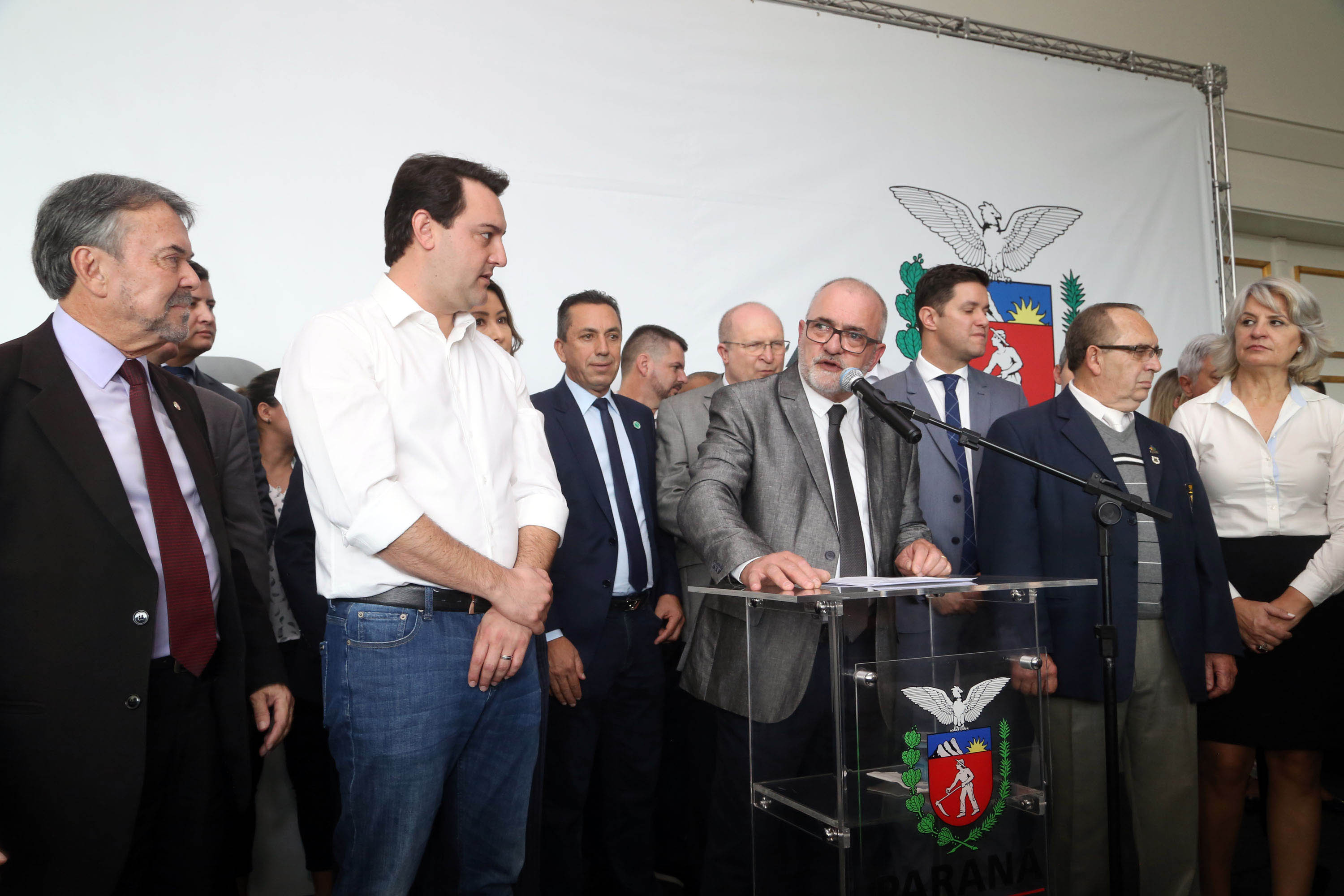 O governador Carlos Massa Ratinho Junior disse nesta quarta-feira (22), no lançamento oficial da Superintendência Geral de Diálogo e Interação Social (Sudis), que o Governo do Paraná está aberto ao diálogo e vai trabalhar diariamente para atender as demandas de todos os setores da sociedade, principalmente dos mais necessitados, em respeito ao compromisso com a construção de um Estado moderno e protetivo.Foto: Gilson Abreu/ANPr
