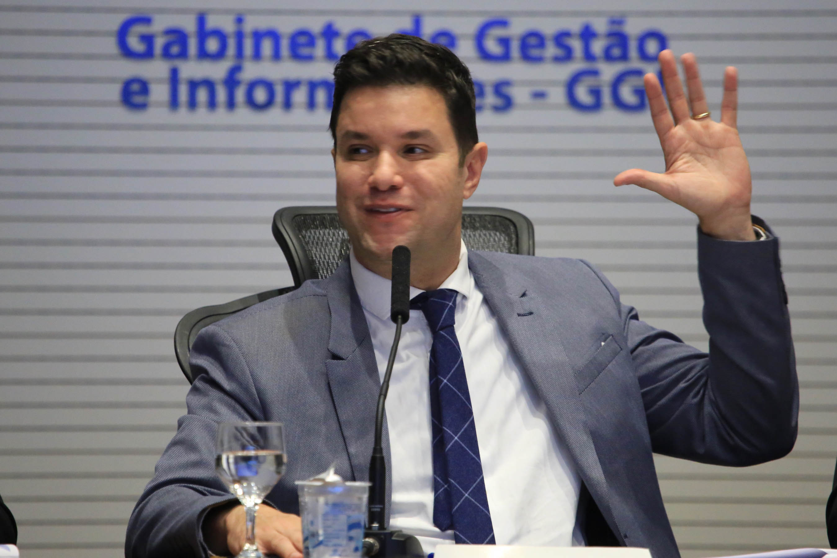 Chefes de 42 núcleos regionais do Governo do Estado das cidades de Londrina, Cornélio Procópio e Jacarezinho participaram nesta quarta-feira (22) de uma reunião com o governador Carlos Massa Ratinho Junior no Palácio Iguaçu, em Curitiba