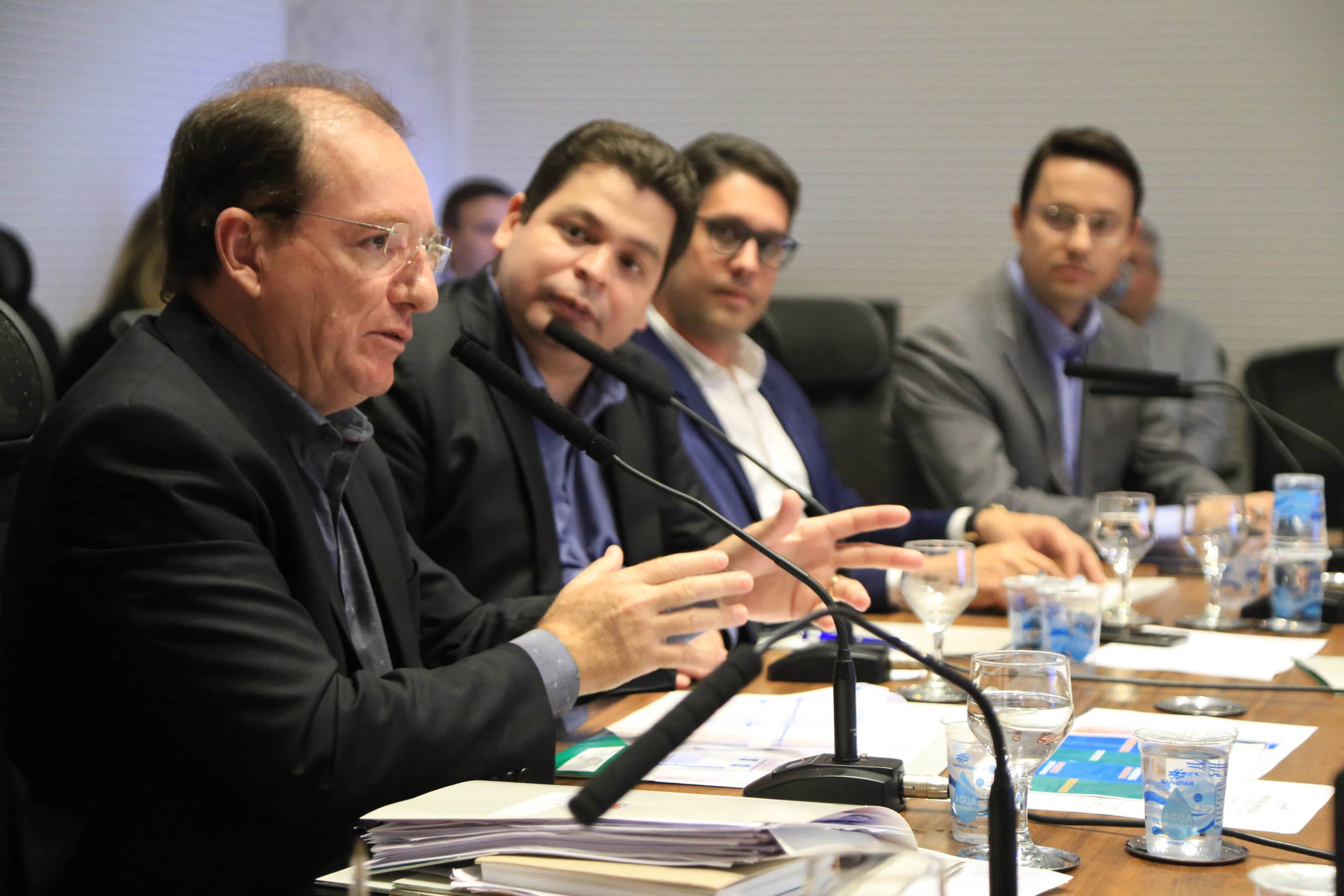 Chefes de 42 núcleos regionais do Governo do Estado das cidades de Londrina, Cornélio Procópio e Jacarezinho participaram nesta quarta-feira (22) de uma reunião com o governador Carlos Massa Ratinho Junior no Palácio Iguaçu, em Curitiba