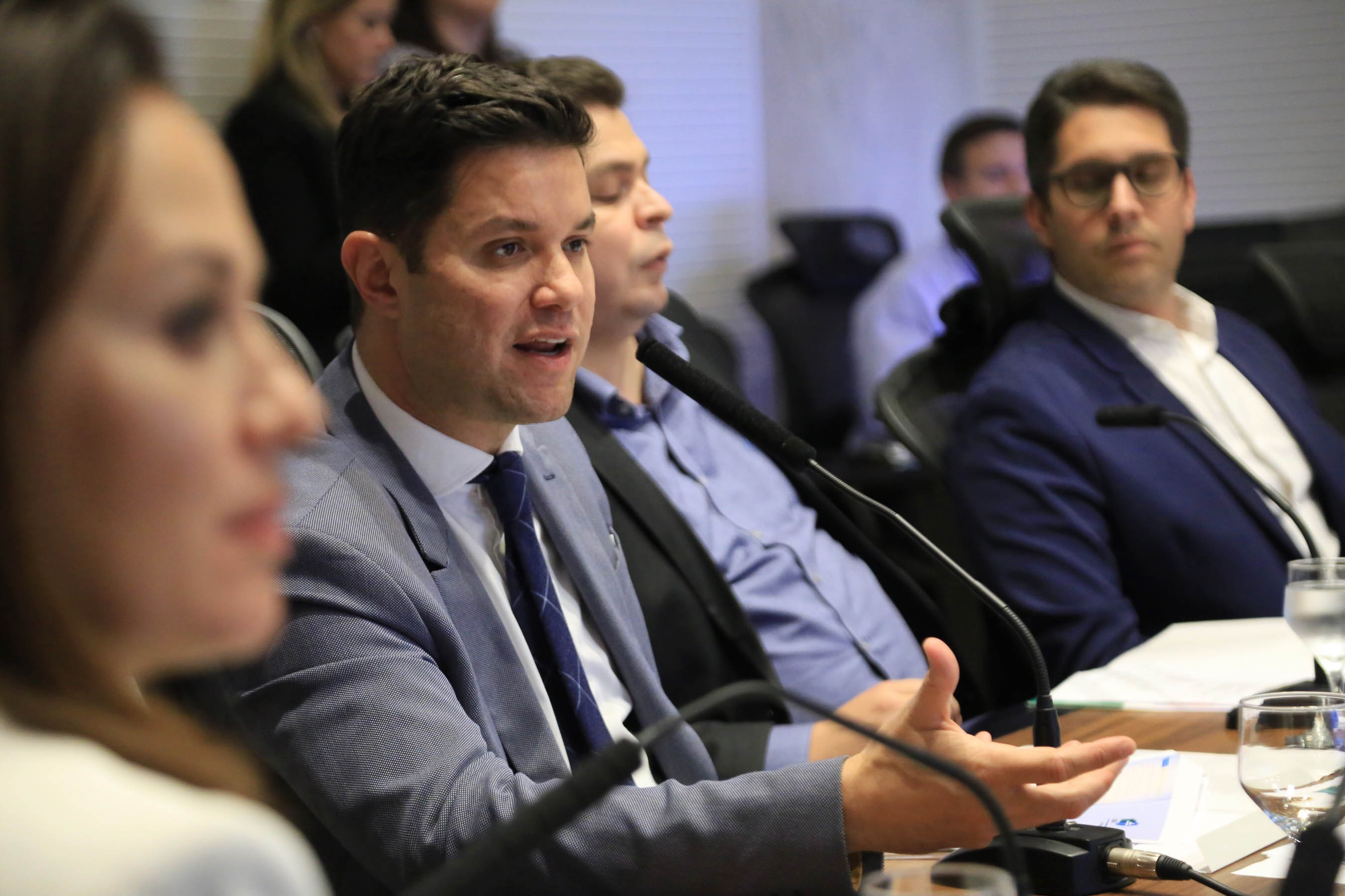 Chefes de 42 núcleos regionais do Governo do Estado das cidades de Londrina, Cornélio Procópio e Jacarezinho participaram nesta quarta-feira (22) de uma reunião com o governador Carlos Massa Ratinho Junior no Palácio Iguaçu, em Curitiba