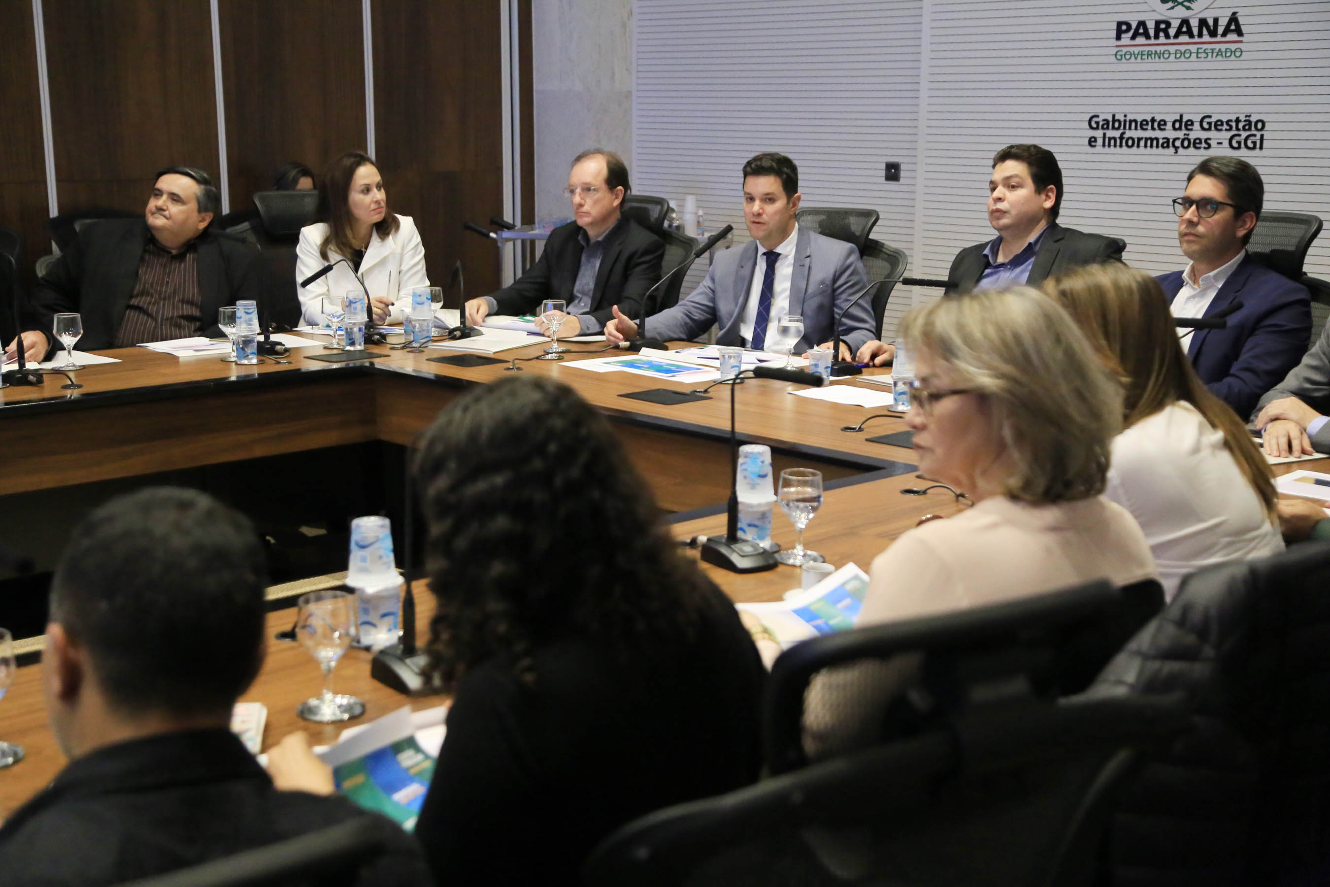 Chefes de 42 núcleos regionais do Governo do Estado das cidades de Londrina, Cornélio Procópio e Jacarezinho participaram nesta quarta-feira (22) de uma reunião com o governador Carlos Massa Ratinho Junior no Palácio Iguaçu, em Curitiba