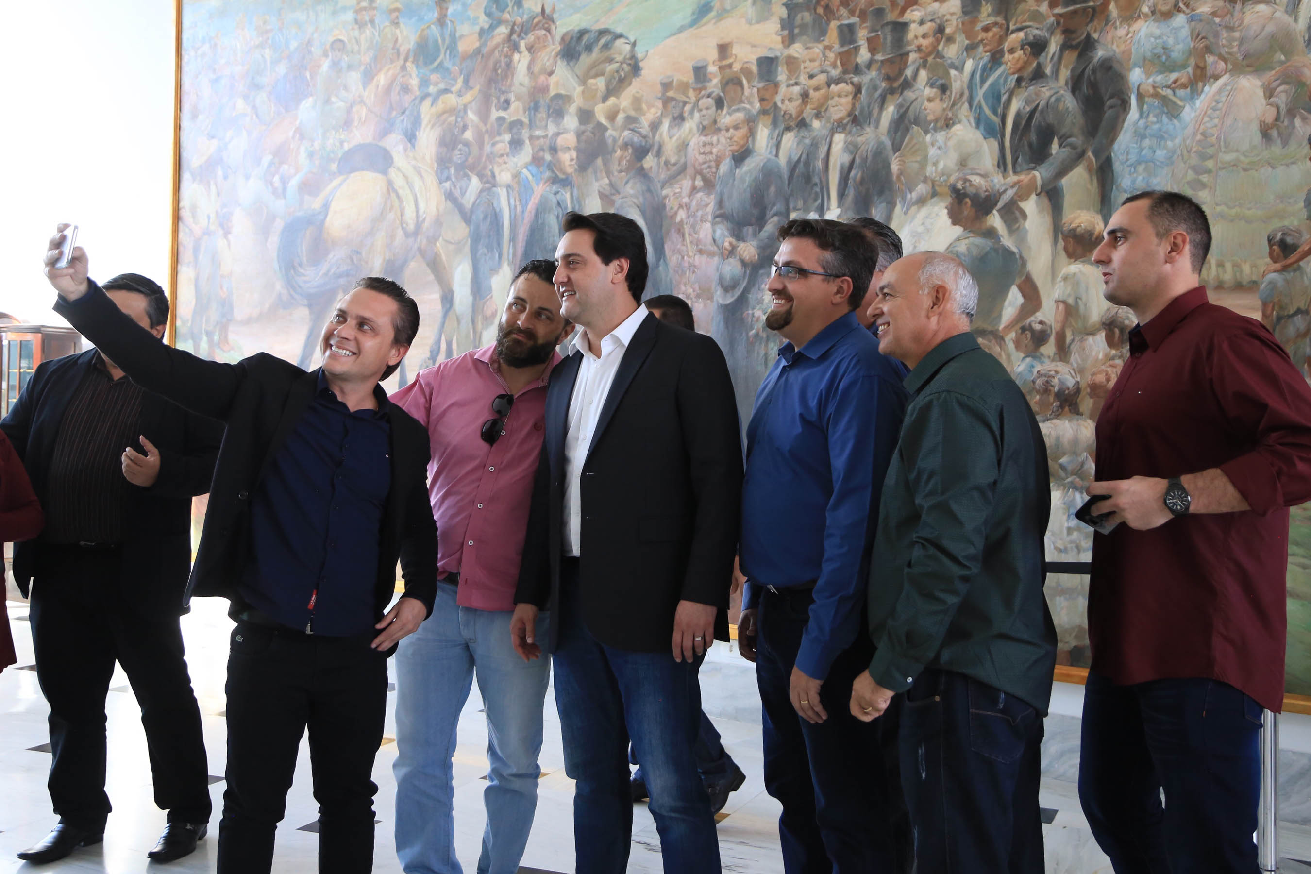 Chefes de 42 núcleos regionais do Governo do Estado das cidades de Londrina, Cornélio Procópio e Jacarezinho participaram nesta quarta-feira (22) de uma reunião com o governador Carlos Massa Ratinho Junior no Palácio Iguaçu, em Curitiba