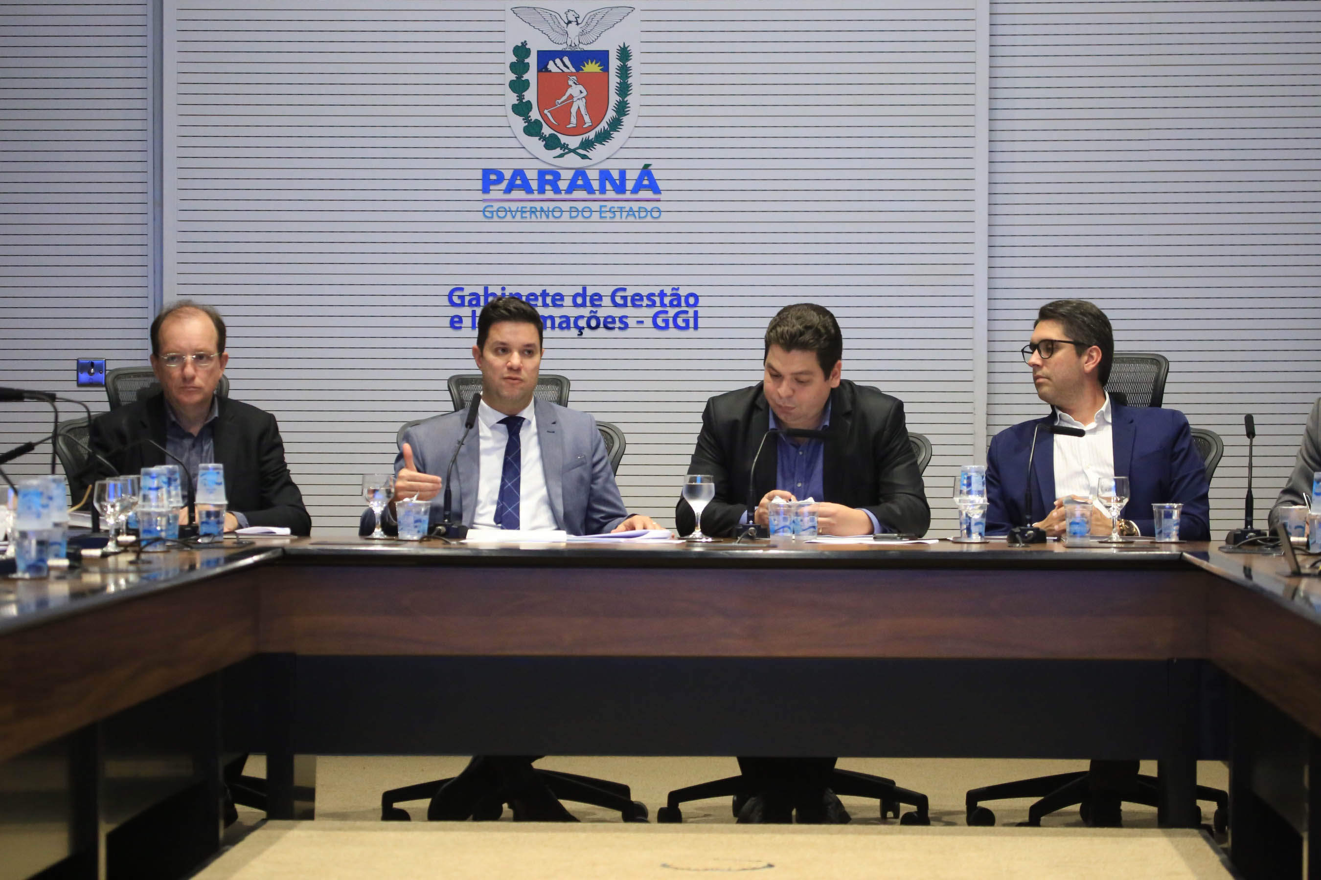 Chefes de 42 núcleos regionais do Governo do Estado das cidades de Londrina, Cornélio Procópio e Jacarezinho participaram nesta quarta-feira (22) de uma reunião com o governador Carlos Massa Ratinho Junior no Palácio Iguaçu, em Curitiba
