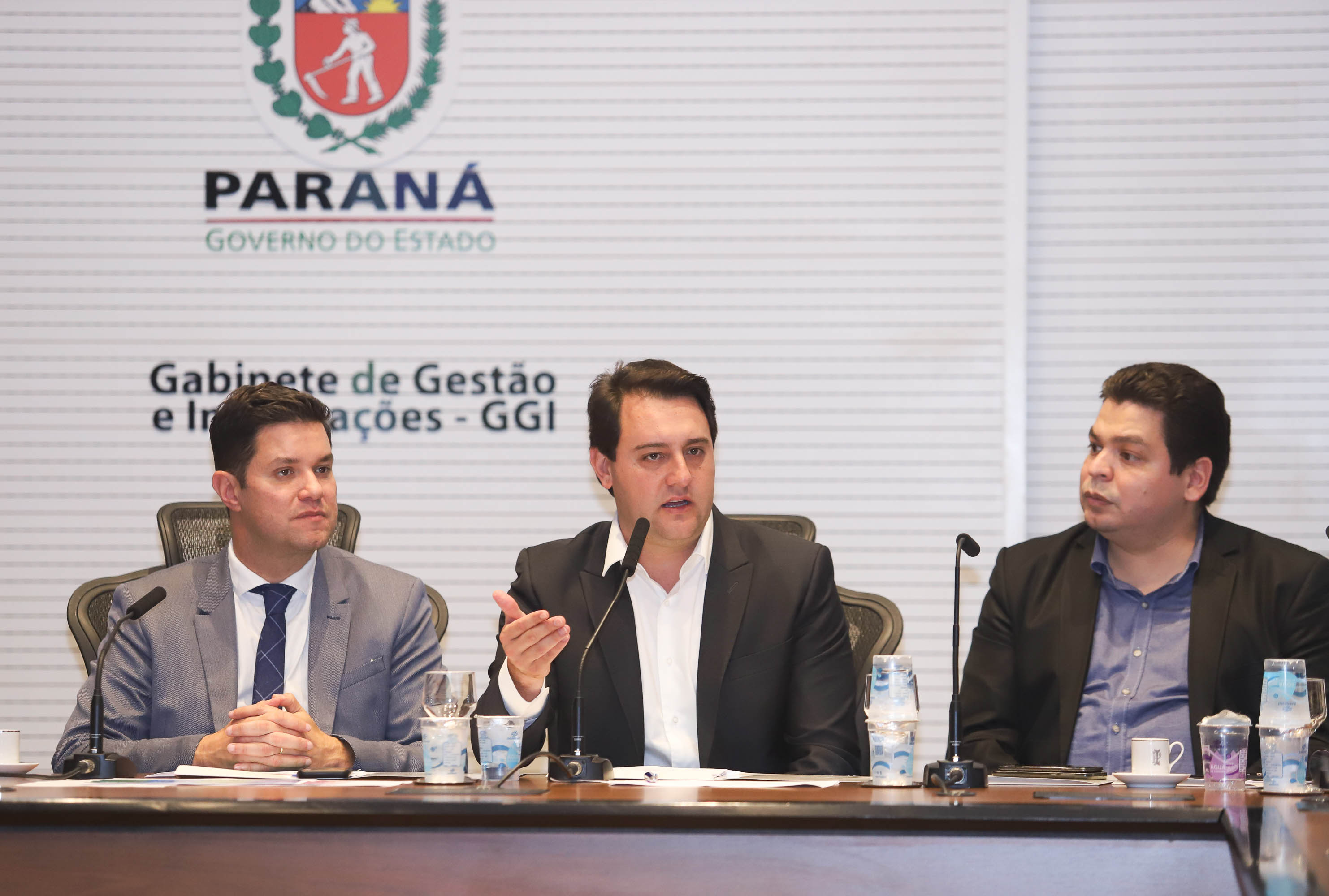 Chefes de 42 núcleos regionais do Governo do Estado das cidades de Londrina, Cornélio Procópio e Jacarezinho participaram nesta quarta-feira (22) de uma reunião com o governador Carlos Massa Ratinho Junior no Palácio Iguaçu, em Curitiba
