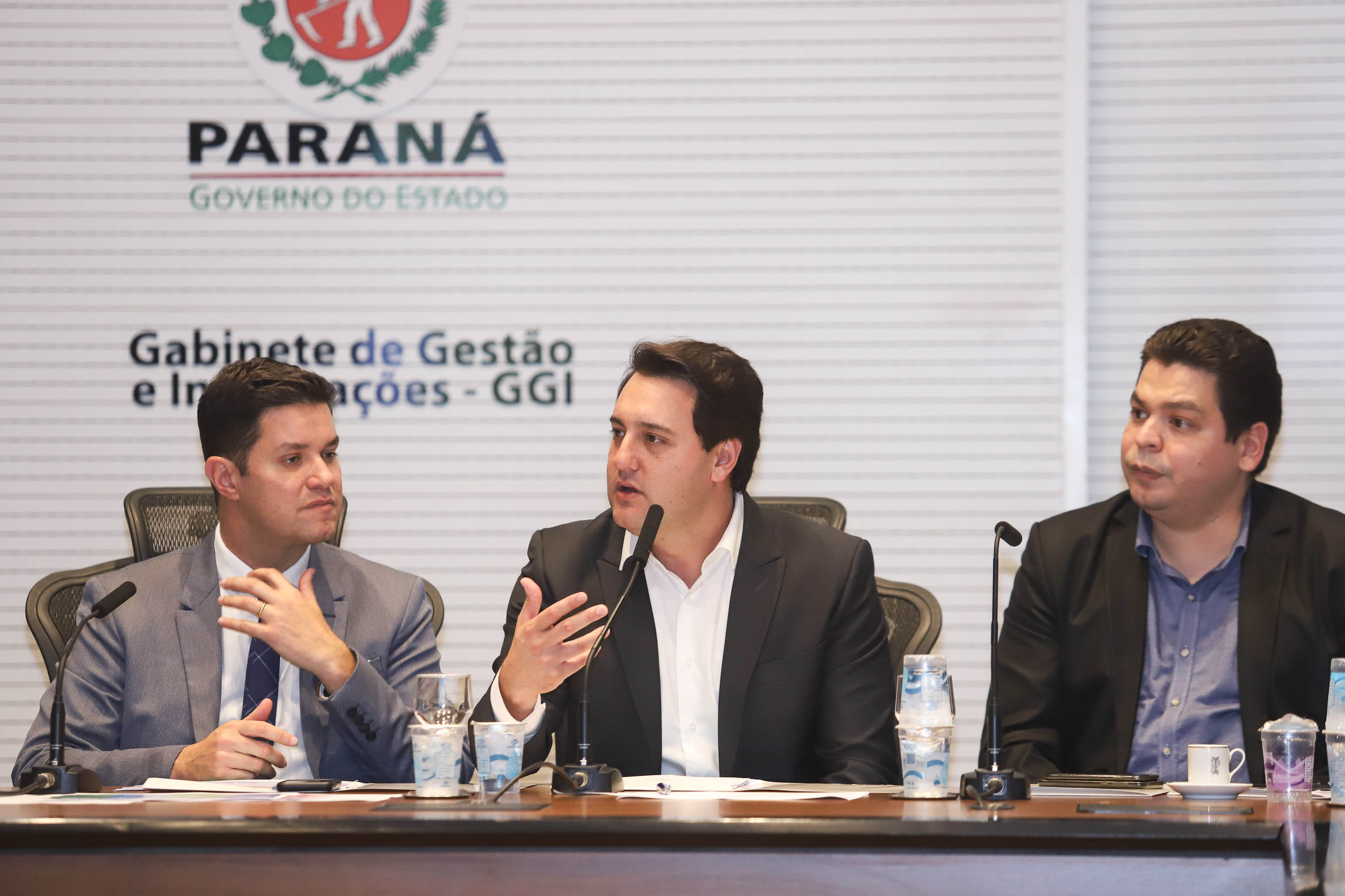Chefes de 42 núcleos regionais do Governo do Estado das cidades de Londrina, Cornélio Procópio e Jacarezinho participaram nesta quarta-feira (22) de uma reunião com o governador Carlos Massa Ratinho Junior no Palácio Iguaçu, em Curitiba
