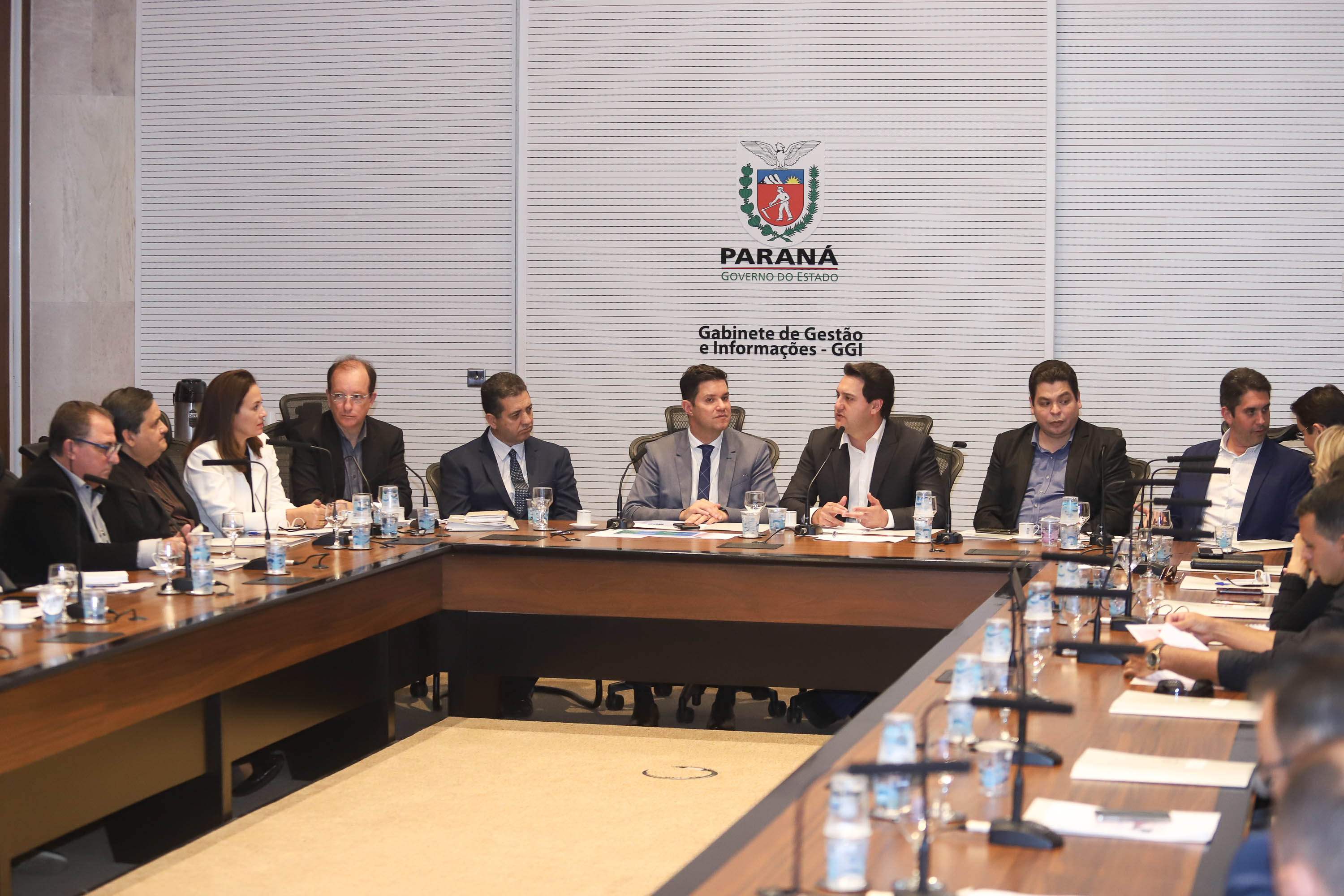Chefes de 42 núcleos regionais do Governo do Estado das cidades de Londrina, Cornélio Procópio e Jacarezinho participaram nesta quarta-feira (22) de uma reunião com o governador Carlos Massa Ratinho Junior no Palácio Iguaçu, em Curitiba