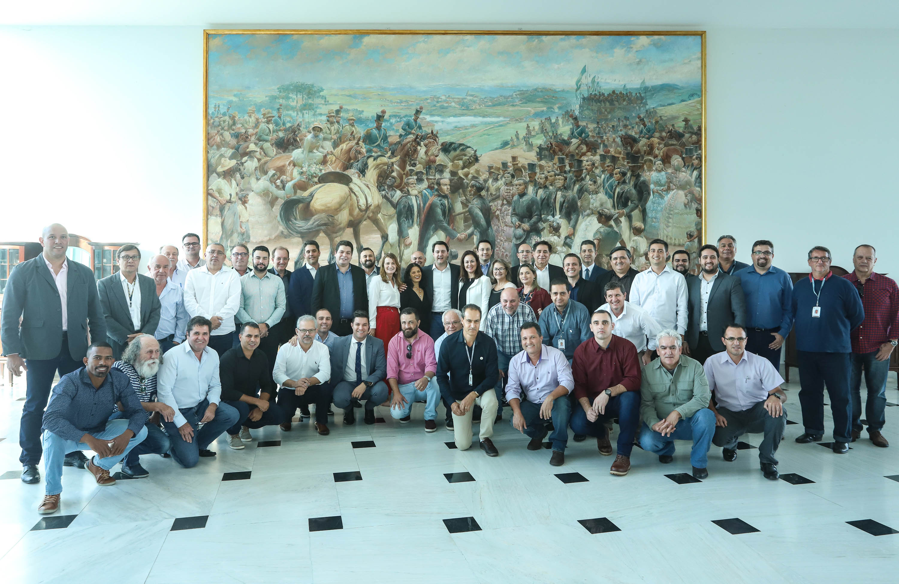 Chefes de 42 núcleos regionais do Governo do Estado das cidades de Londrina, Cornélio Procópio e Jacarezinho participaram nesta quarta-feira (22) de uma reunião com o governador Carlos Massa Ratinho Junior no Palácio Iguaçu, em Curitiba