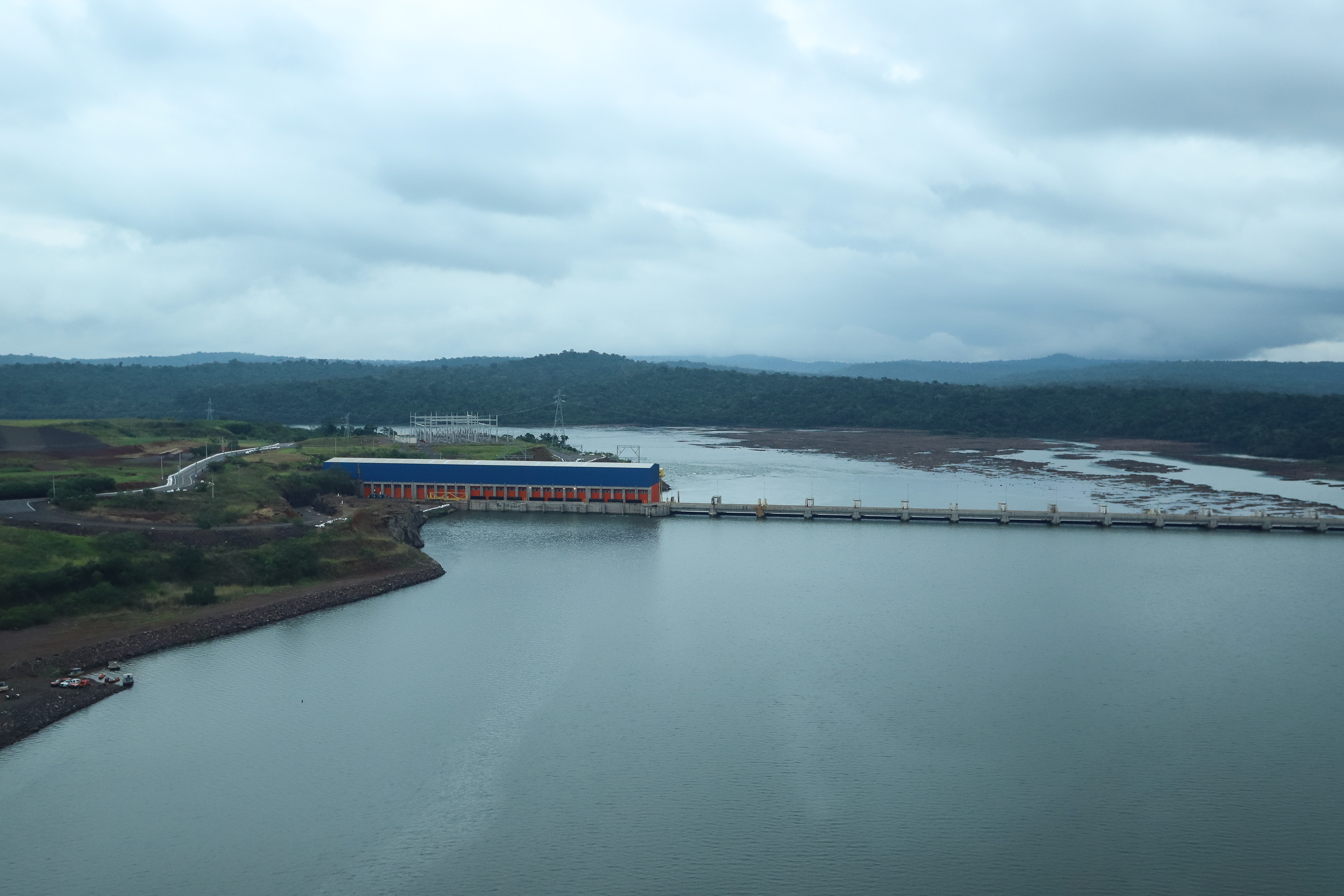 A Usina Hidrelétrica Baixo Iguaçu, último aproveitamento energético do Rio Iguaçu, foi inaugurada nesta quinta-feira (23) em Capanema, no Sudoeste do Estado. O empreendimento foi construído por um consórcio formado pela Copel e a Neonergia e recebeu investimento de R$ 2,3 bilhões. Foto: Rodrigo Felix Leal/ANPr