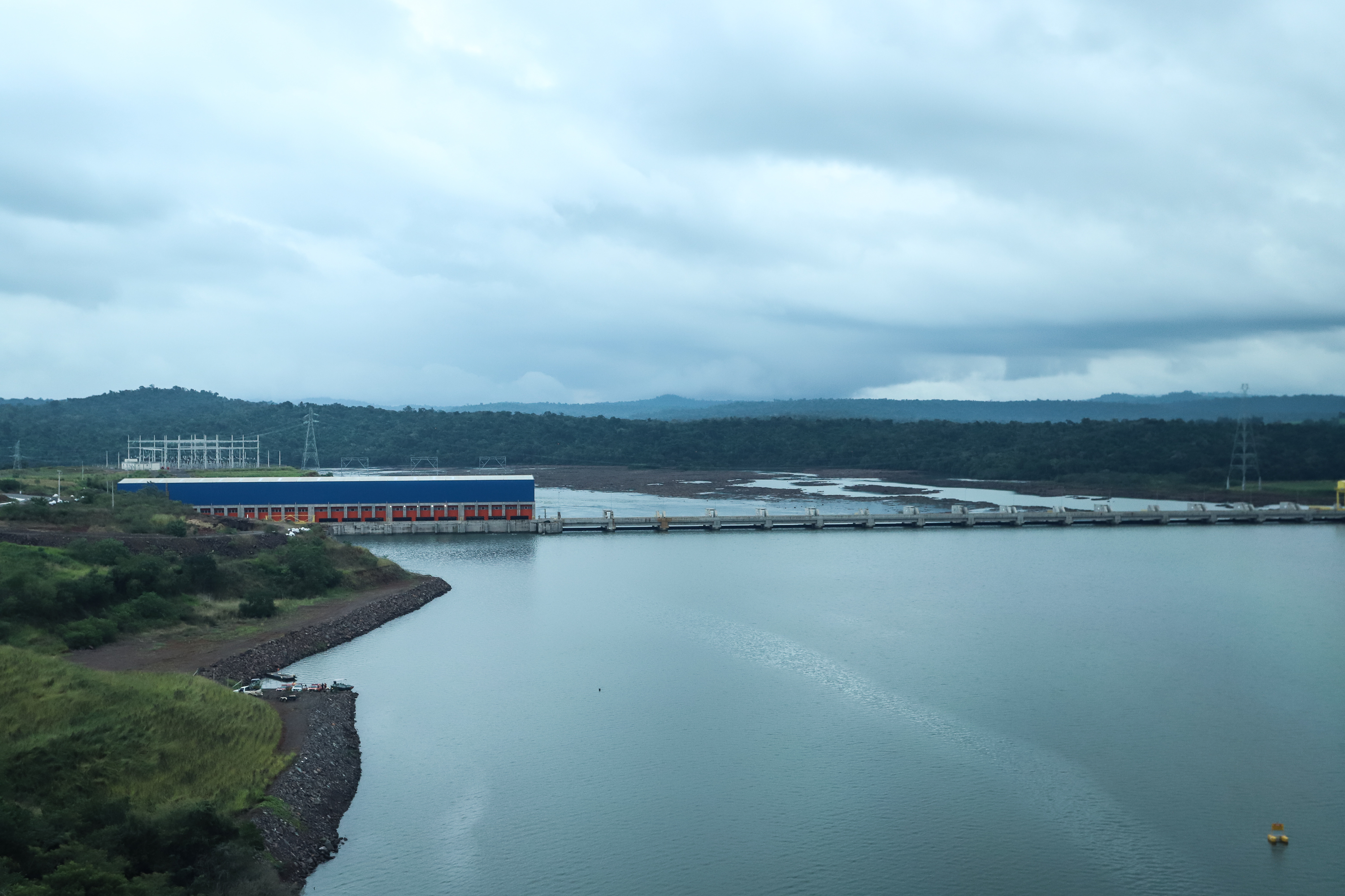 A Usina Hidrelétrica Baixo Iguaçu, último aproveitamento energético do Rio Iguaçu, foi inaugurada nesta quinta-feira (23) em Capanema, no Sudoeste do Estado. O empreendimento foi construído por um consórcio formado pela Copel e a Neonergia e recebeu investimento de R$ 2,3 bilhões. Foto: Rodrigo Felix Leal/ANPr