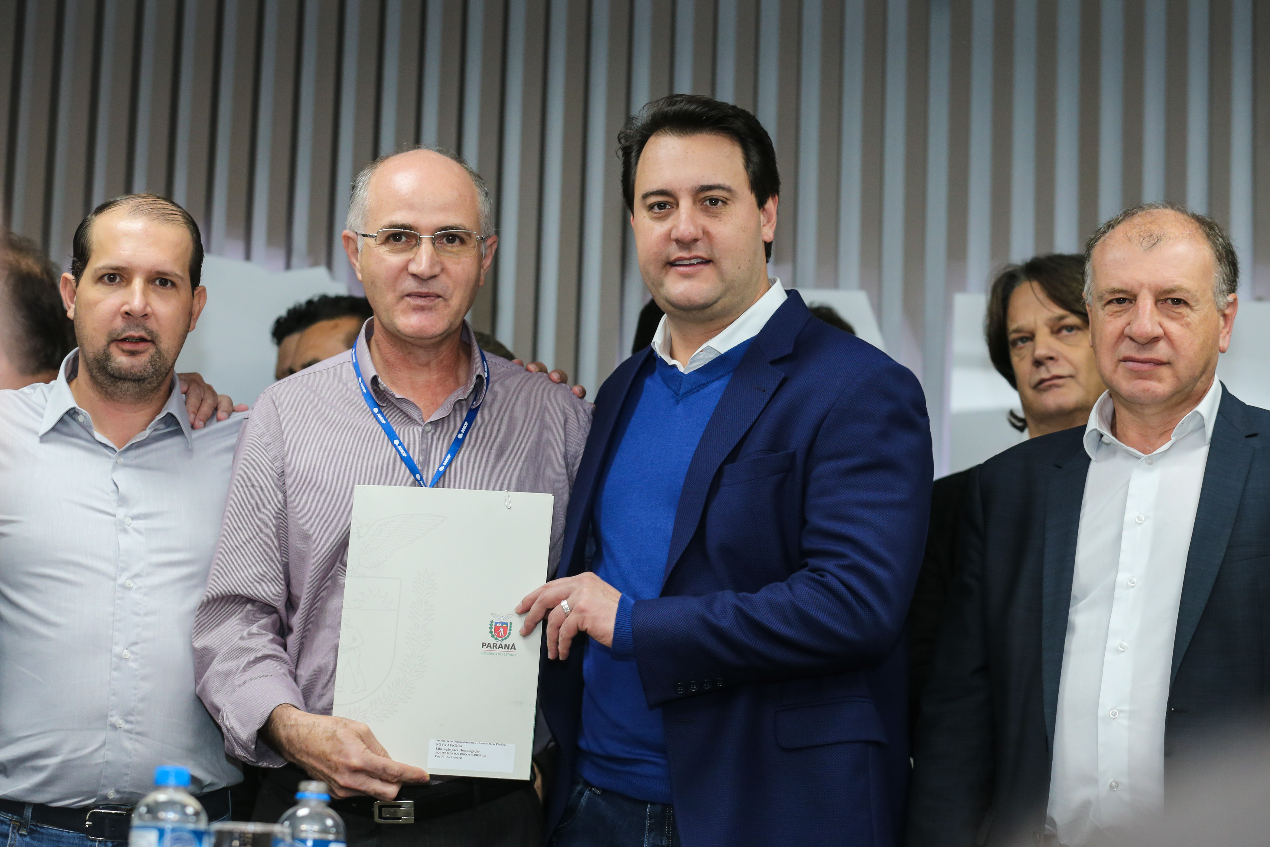 O governador Carlos Massa Ratinho Junior se reúne com prefeitos na sede da Associação dos Municípios do Oeste do Paraná (Amop) em Cascavel nesta sexta-feira (24), para confirmar recursos do Estado para investimentos nos municípios. No mesmo encontro são anunciados investimentos que a Copel fará na região Oeste nos próximos três anos. Cascavel, 24/05/2019 - Foto: Geraldo Bubniak/ANPr