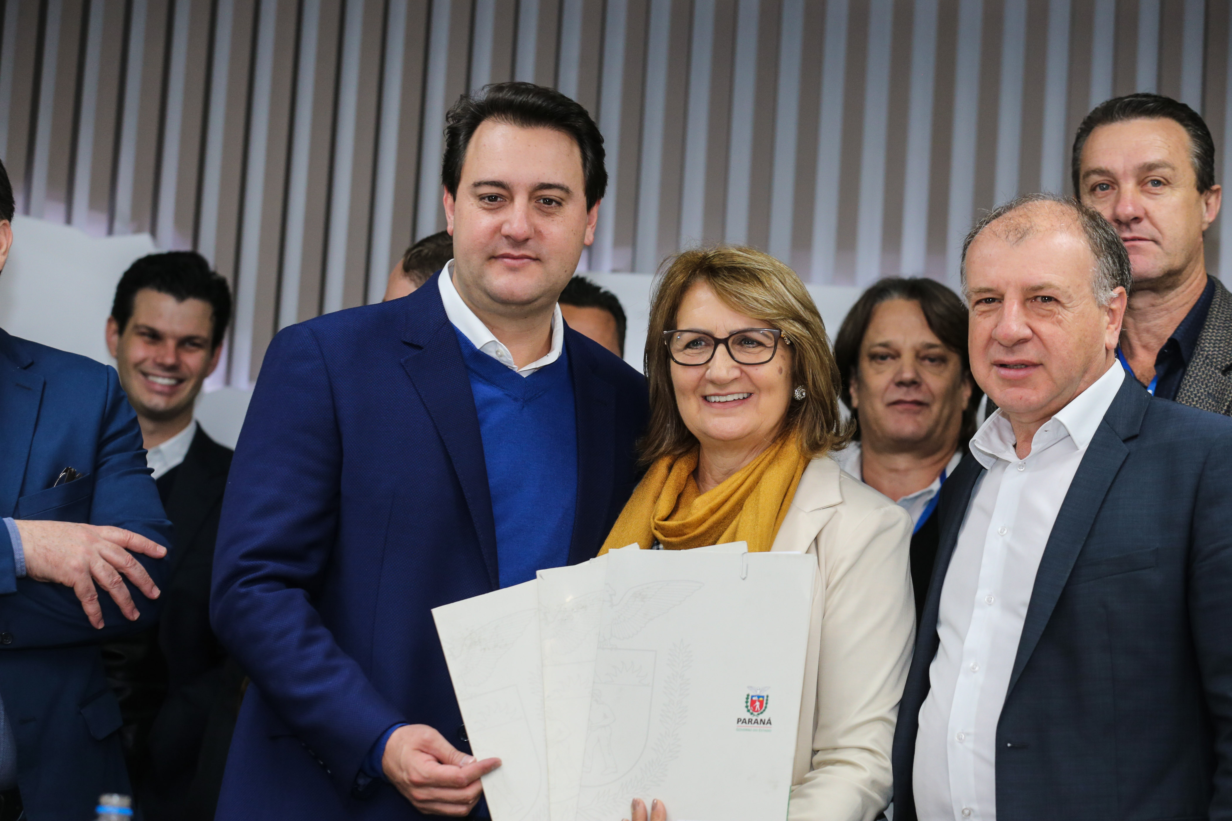 O governador Carlos Massa Ratinho Junior se reúne com prefeitos na sede da Associação dos Municípios do Oeste do Paraná (Amop) em Cascavel nesta sexta-feira (24), para confirmar recursos do Estado para investimentos nos municípios. No mesmo encontro são anunciados investimentos que a Copel fará na região Oeste nos próximos três anos. Cascavel, 24/05/2019 - Foto: Geraldo Bubniak/ANPr