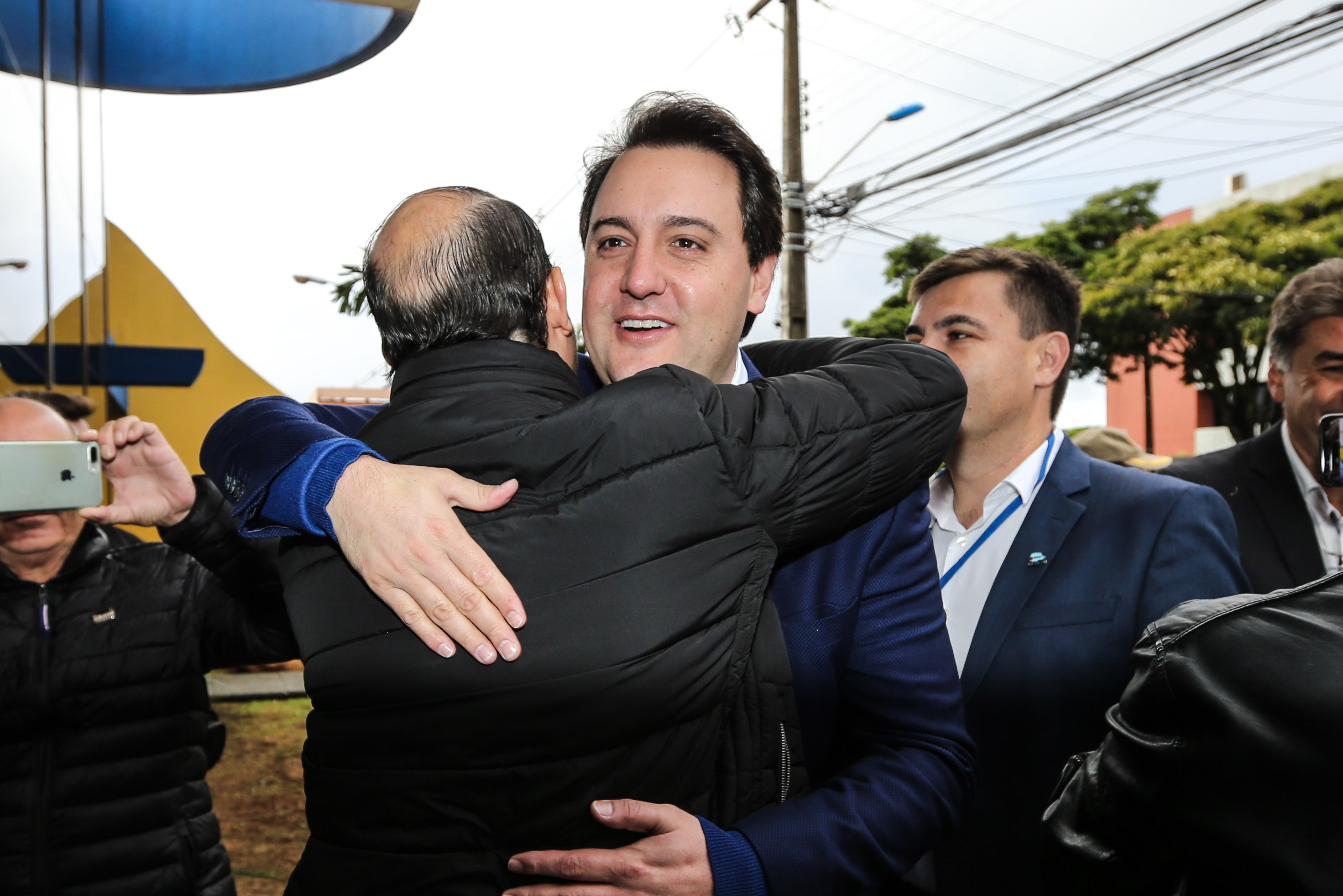 O governador Carlos Massa Ratinho Junior se reúne com prefeitos na sede da Associação dos Municípios do Oeste do Paraná (Amop) em Cascavel nesta sexta-feira (24), para confirmar recursos do Estado para investimentos nos municípios. No mesmo encontro são anunciados investimentos que a Copel fará na região Oeste nos próximos três anos. Cascavel, 24/05/2019 - Foto: Geraldo Bubniak/ANPr