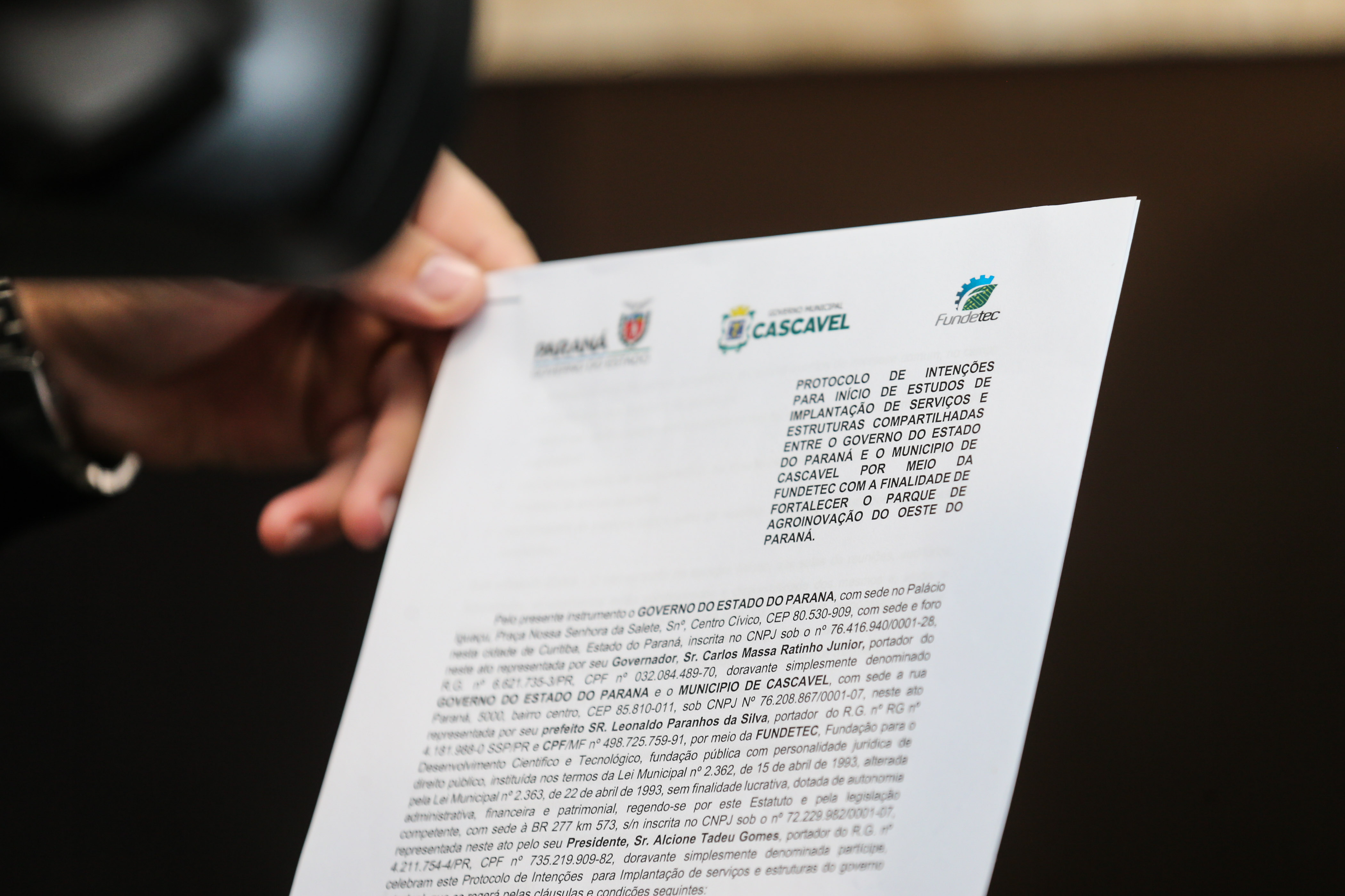 O governador Carlos Massa Ratinho Junior se reúne com prefeitos na sede da Associação dos Municípios do Oeste do Paraná (Amop) em Cascavel nesta sexta-feira (24), para confirmar recursos do Estado para investimentos nos municípios. No mesmo encontro são anunciados investimentos que a Copel fará na região Oeste nos próximos três anos. Cascavel, 24/05/2019 - Foto: Geraldo Bubniak/ANPr