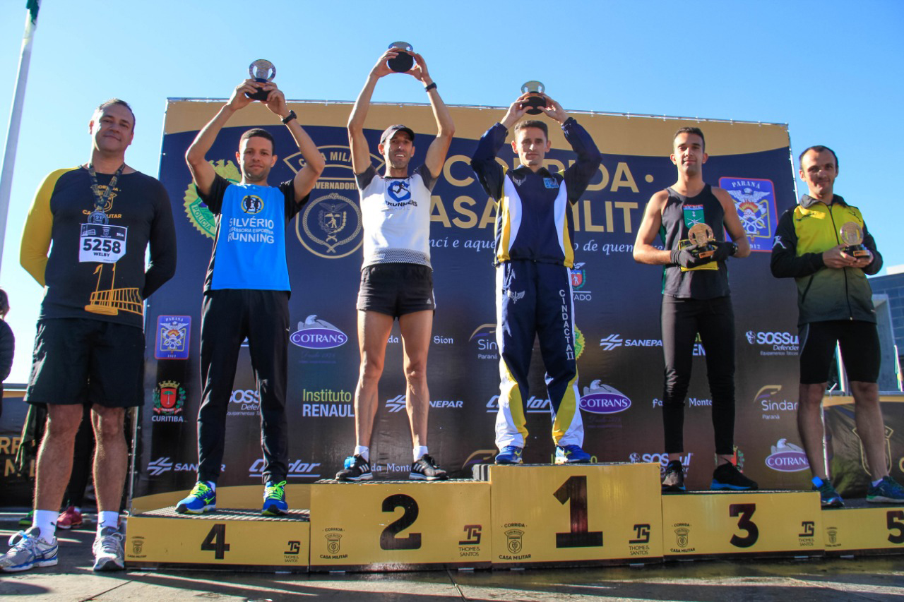 A 2ª Corrida da Casa Militar aconteceu neste domingo (26) em frente ao Palácio Iguaçu. Mais de 3 mil pessoas participaram do evento, que arrecadou agasalho para instituições sociais do Estado e também contribuirá com a campanha Corra para aquecer o inverno de quem precisa.As provas foram de 5 km e 10 km, caminhada de 3 km e kids, com chegada prevista também para o Palácio Iguaçu. Curitiba,26/05/2019 Foto: Valdelino Pontes