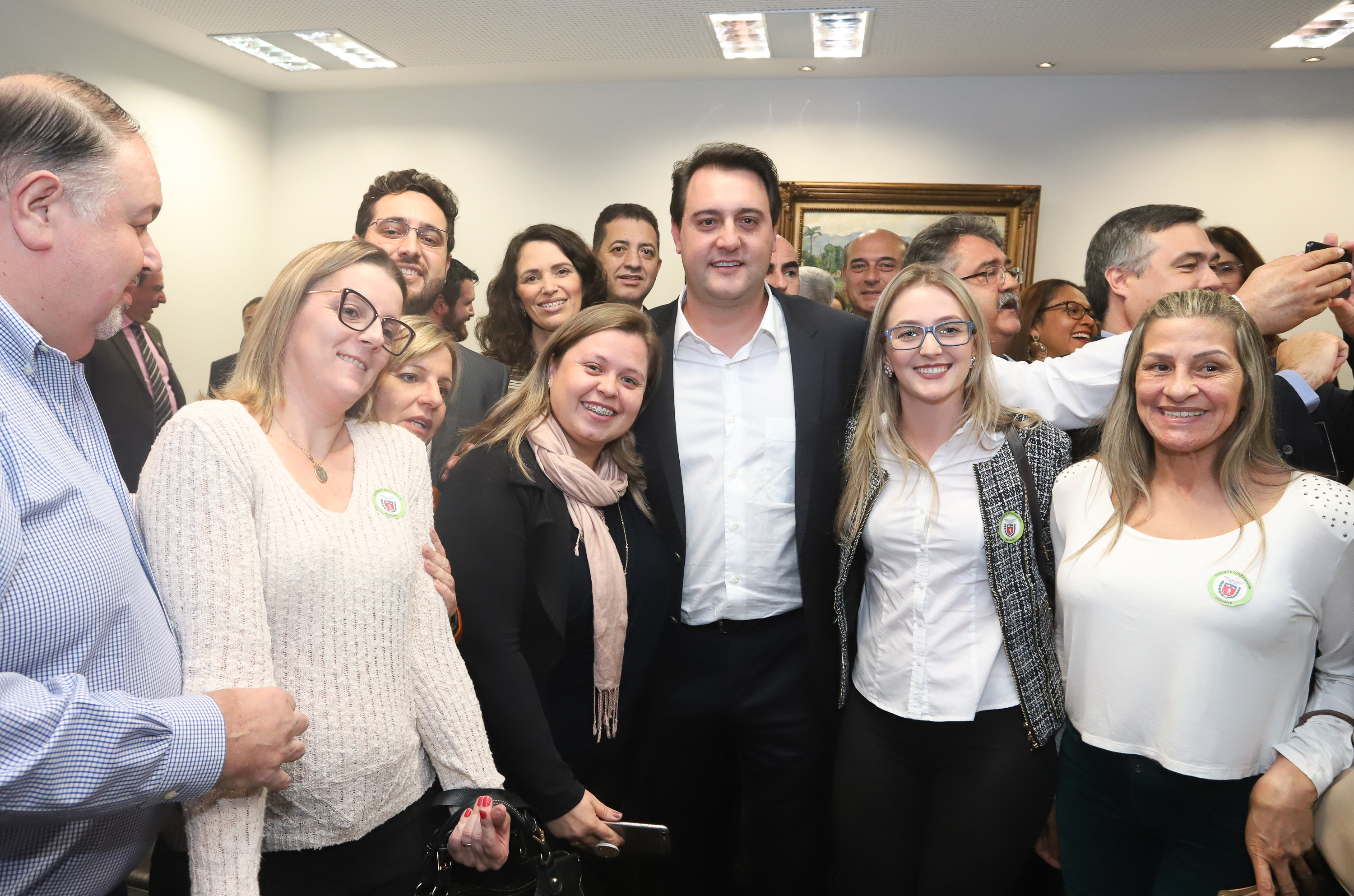 O governador Carlos Massa Ratinho Junior e o secretário Beto Preto assinaram nesta segunda-feira (3) a liberação de R$ 20 milhões para 19 consórcios intermunicipais de saúde. Os benefícios vão chegar a 335 municípios do Estado. No mesmo ato, eles autorizaram a licitação das obras do Centro de Especialidades de Jacarezinho, no Norte Pioneiro, no valor de R$ 9,1 milhões. - Curitiba, 03/06/2019 - Foto: Rodrigo Félix Leal/ANPr