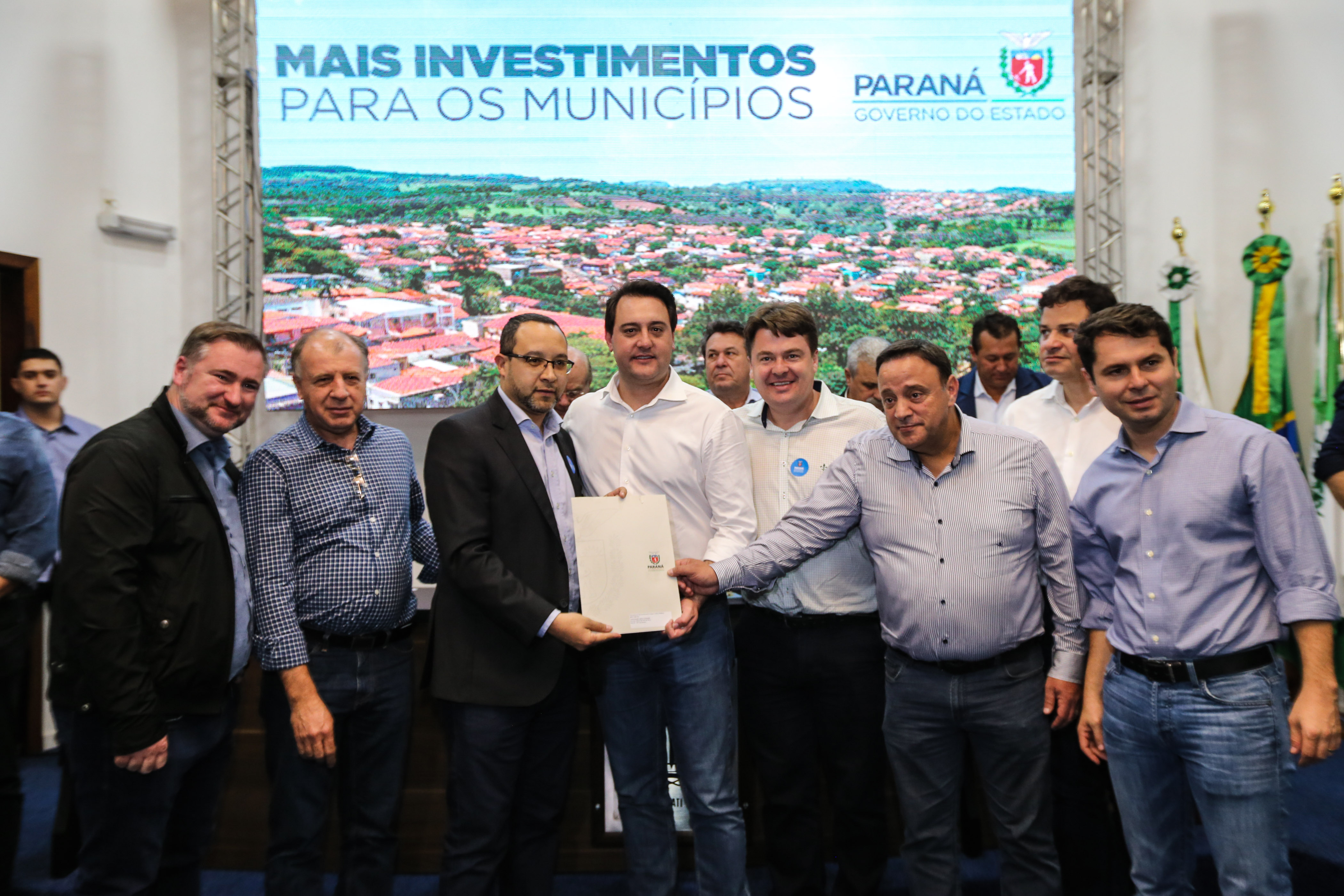 Governador Carlos Massa Ratinho Junior se reúne em Irati com os prefeitos do Centro-Sul do Paraná, e repassa recursos para investimentos em diversos municípios da região. O secretário do Desenvolvimento Urbano e Obras Públicas, João Carlos Ortega, também participa do encontro. - Irati, 07/06/2019 - Foto: Geraldo Bubniak/ANPr