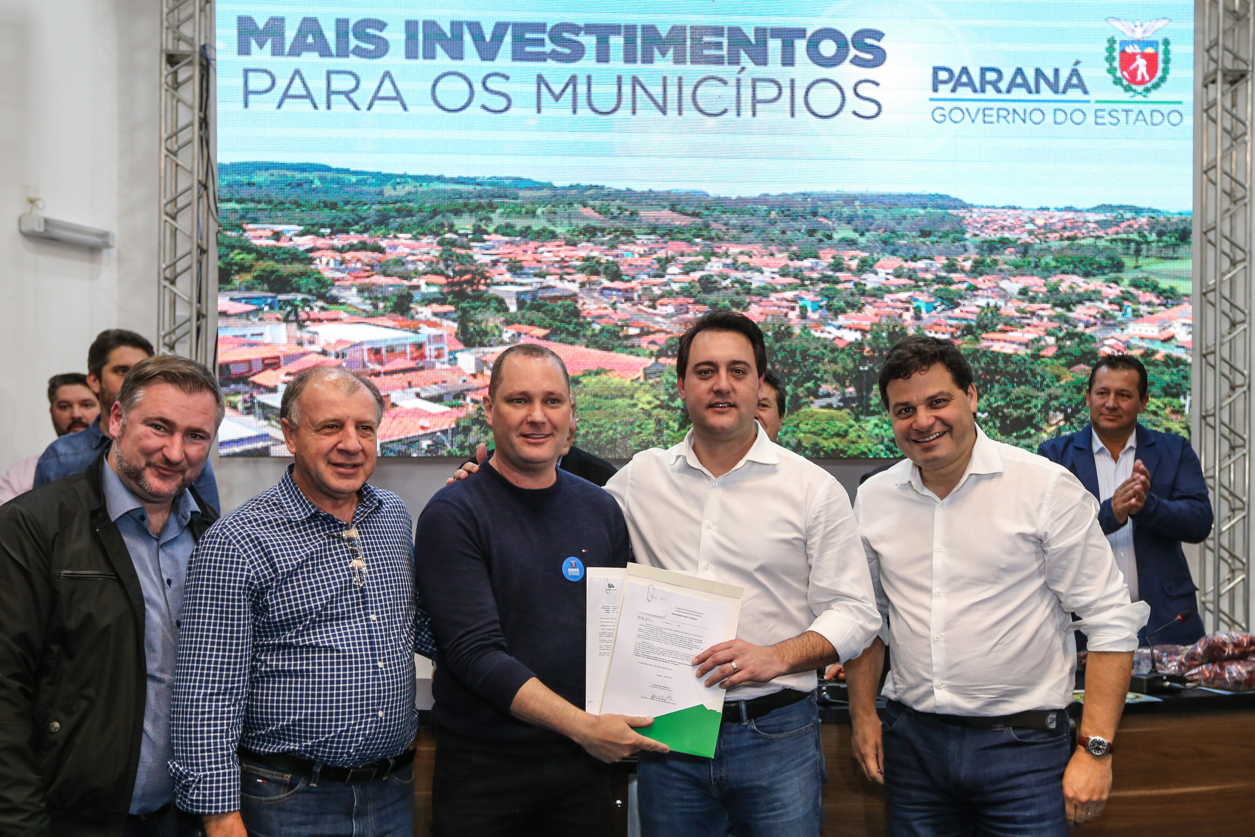 Governador Carlos Massa Ratinho Junior se reúne em Irati com os prefeitos do Centro-Sul do Paraná, e repassa recursos para investimentos em diversos municípios da região. O secretário do Desenvolvimento Urbano e Obras Públicas, João Carlos Ortega, também participa do encontro. - Irati, 07/06/2019 - Foto: Geraldo Bubniak/ANPr