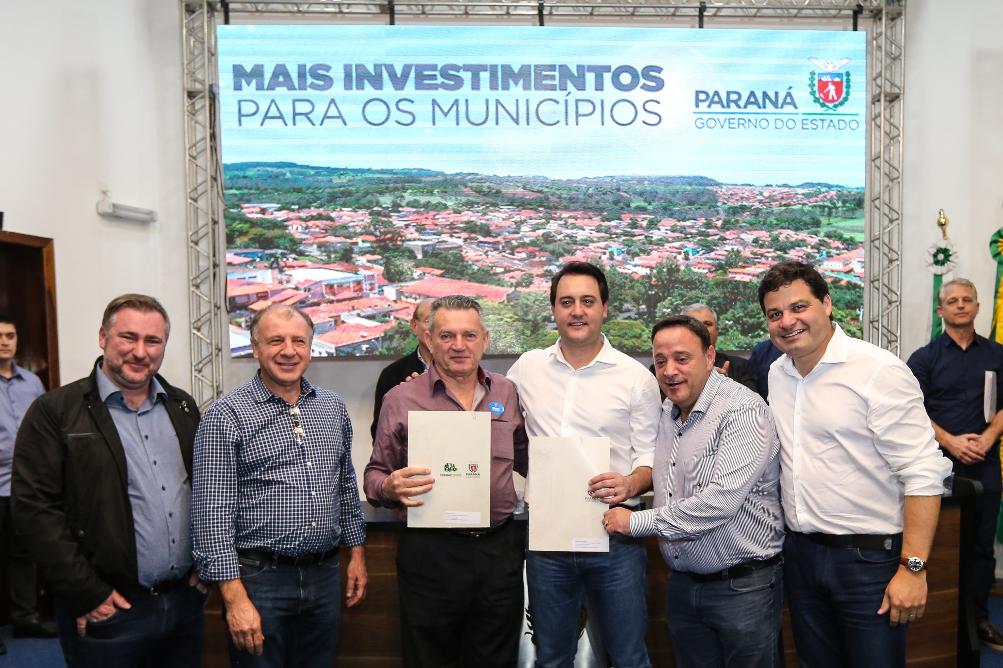 Governador Carlos Massa Ratinho Junior se reúne em Irati com os prefeitos do Centro-Sul do Paraná, e repassa recursos para investimentos em diversos municípios da região. O secretário do Desenvolvimento Urbano e Obras Públicas, João Carlos Ortega, também participa do encontro. - Irati, 07/06/2019 - Foto: Geraldo Bubniak/ANPr
