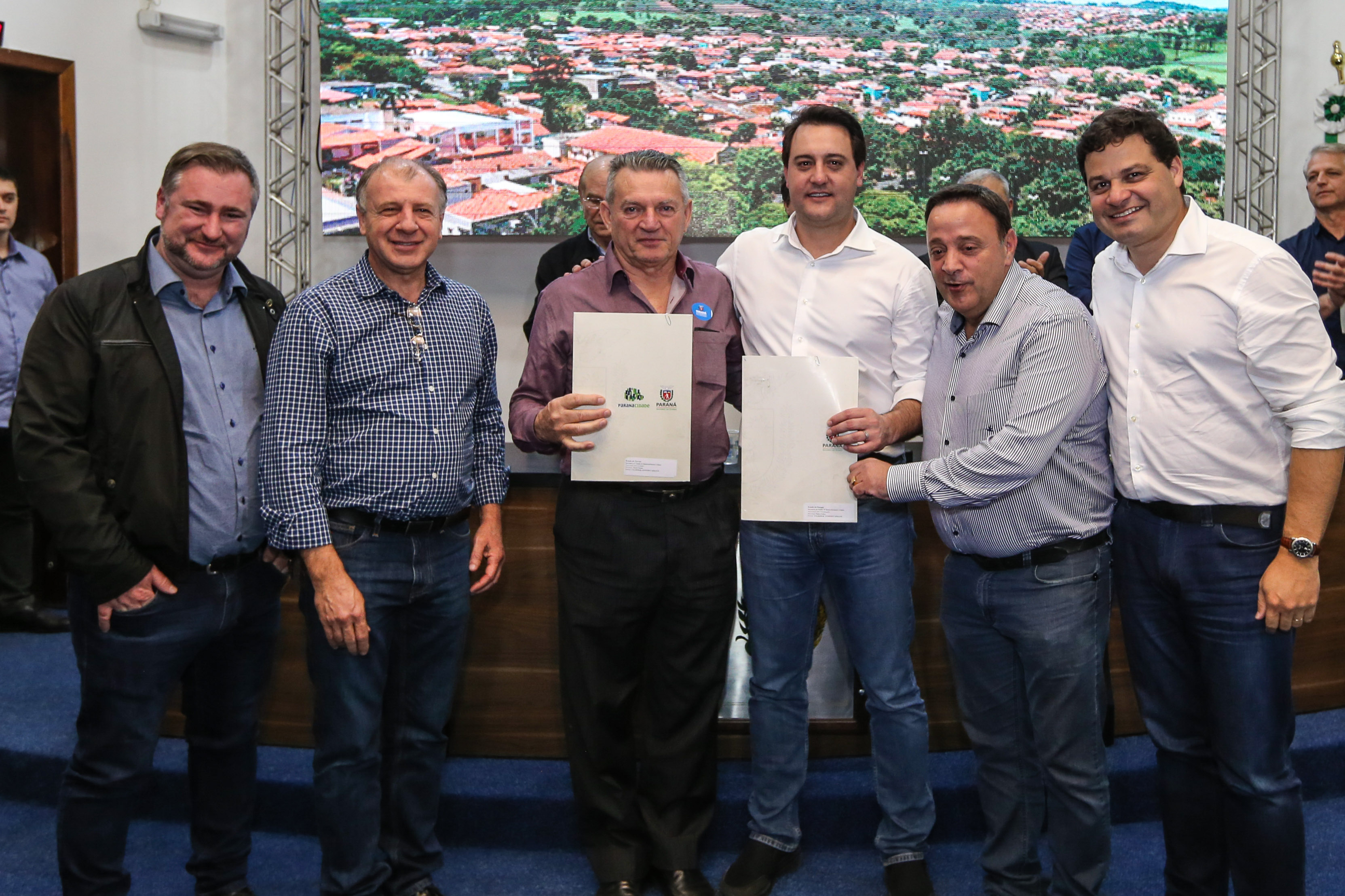 Governador Carlos Massa Ratinho Junior se reúne em Irati com os prefeitos do Centro-Sul do Paraná, e repassa recursos para investimentos em diversos municípios da região. O secretário do Desenvolvimento Urbano e Obras Públicas, João Carlos Ortega, também participa do encontro. - Irati, 07/06/2019 - Foto: Geraldo Bubniak/ANPr