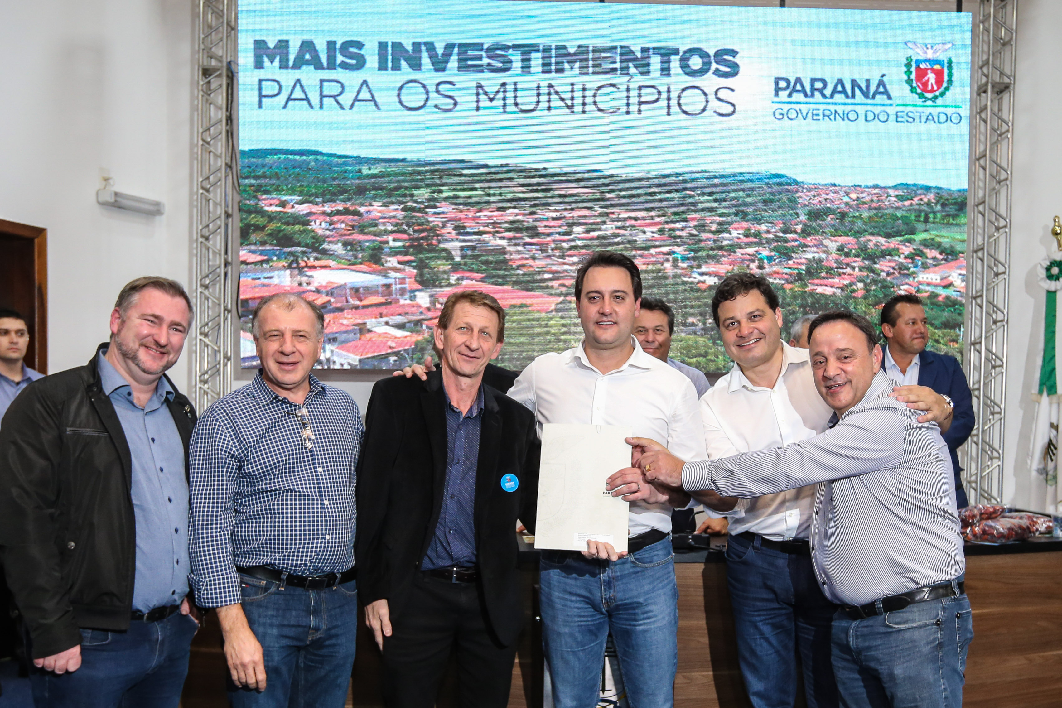 Governador Carlos Massa Ratinho Junior se reúne em Irati com os prefeitos do Centro-Sul do Paraná, e repassa recursos para investimentos em diversos municípios da região. O secretário do Desenvolvimento Urbano e Obras Públicas, João Carlos Ortega, também participa do encontro. - Irati, 07/06/2019 - Foto: Geraldo Bubniak/ANPr