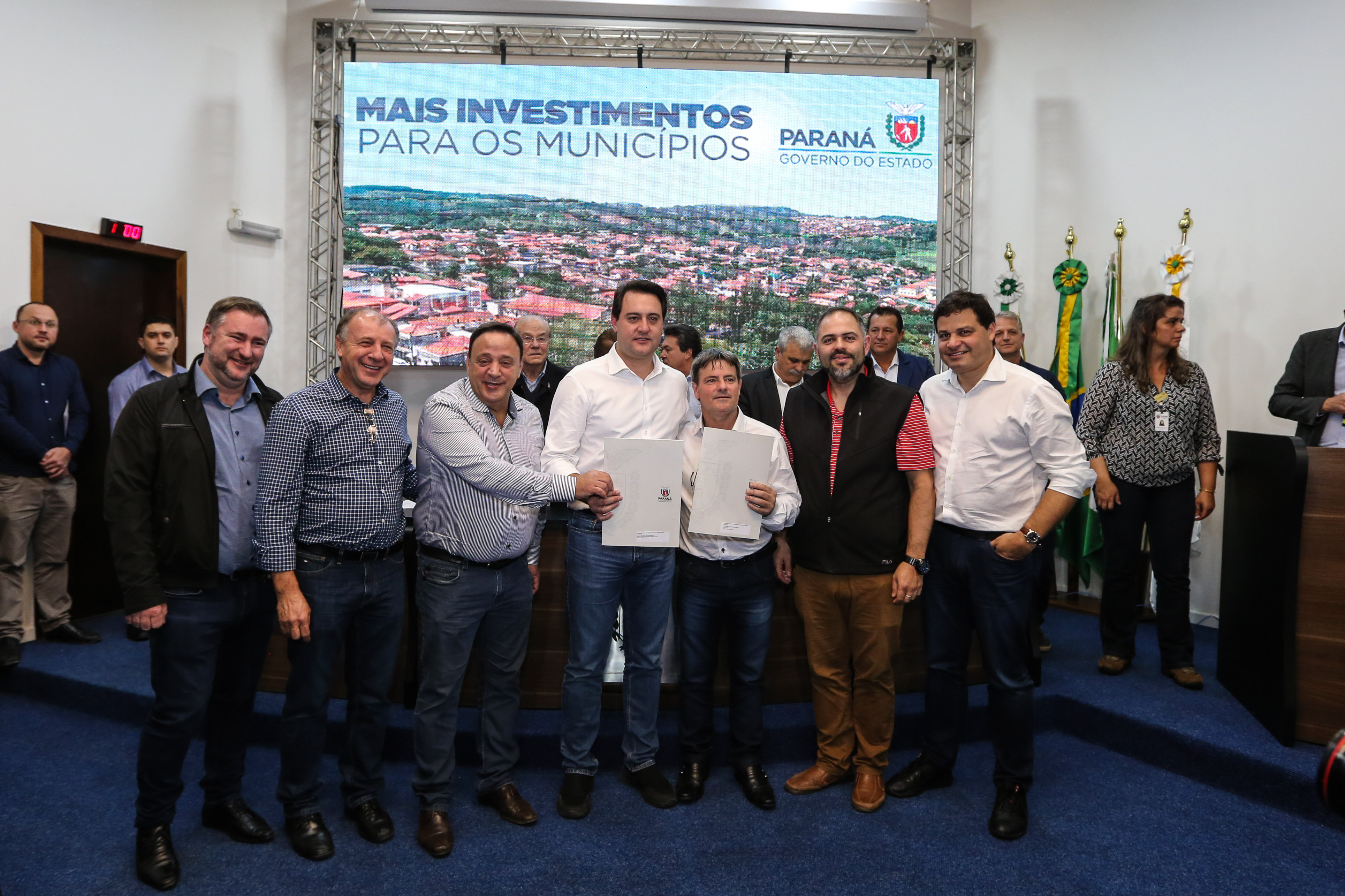 Governador Carlos Massa Ratinho Junior se reúne em Irati com os prefeitos do Centro-Sul do Paraná, e repassa recursos para investimentos em diversos municípios da região. O secretário do Desenvolvimento Urbano e Obras Públicas, João Carlos Ortega, também participa do encontro. - Irati, 07/06/2019 - Foto: Geraldo Bubniak/ANPr