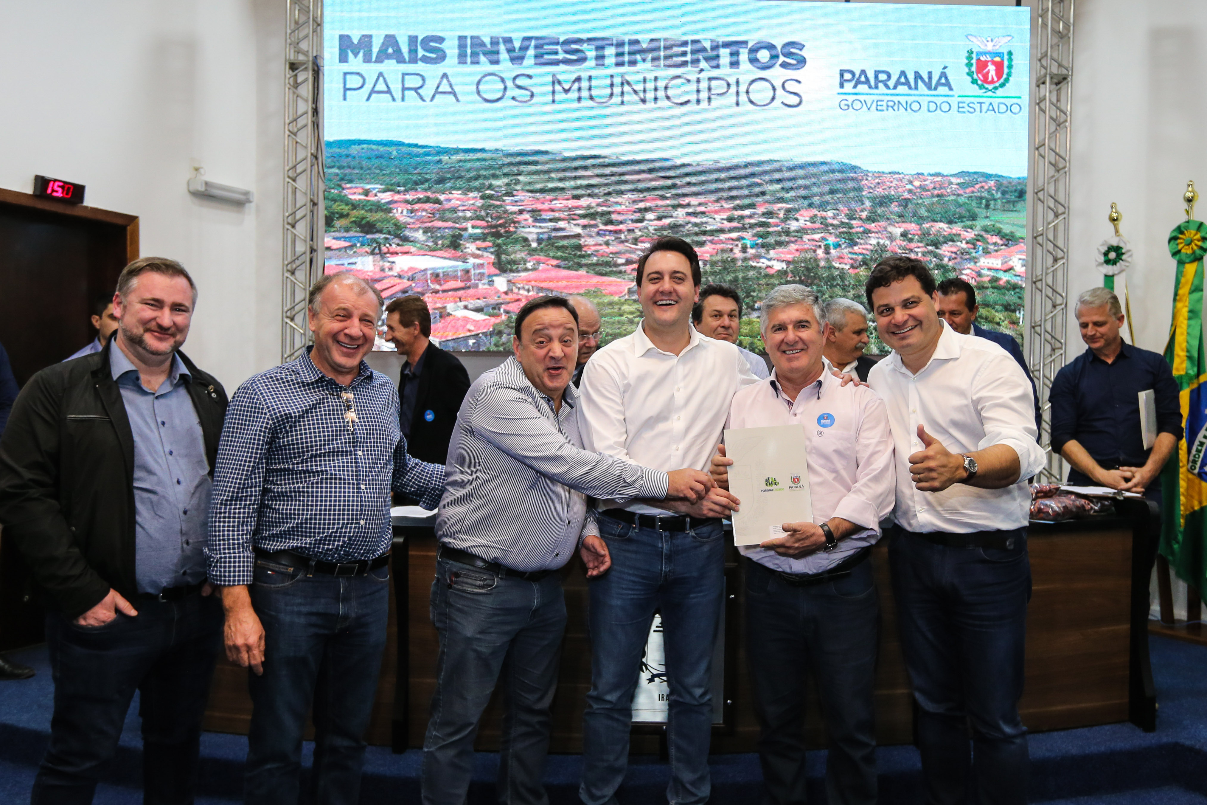 Governador Carlos Massa Ratinho Junior se reúne em Irati com os prefeitos do Centro-Sul do Paraná, e repassa recursos para investimentos em diversos municípios da região. O secretário do Desenvolvimento Urbano e Obras Públicas, João Carlos Ortega, também participa do encontro. - Irati, 07/06/2019 - Foto: Geraldo Bubniak/ANPr