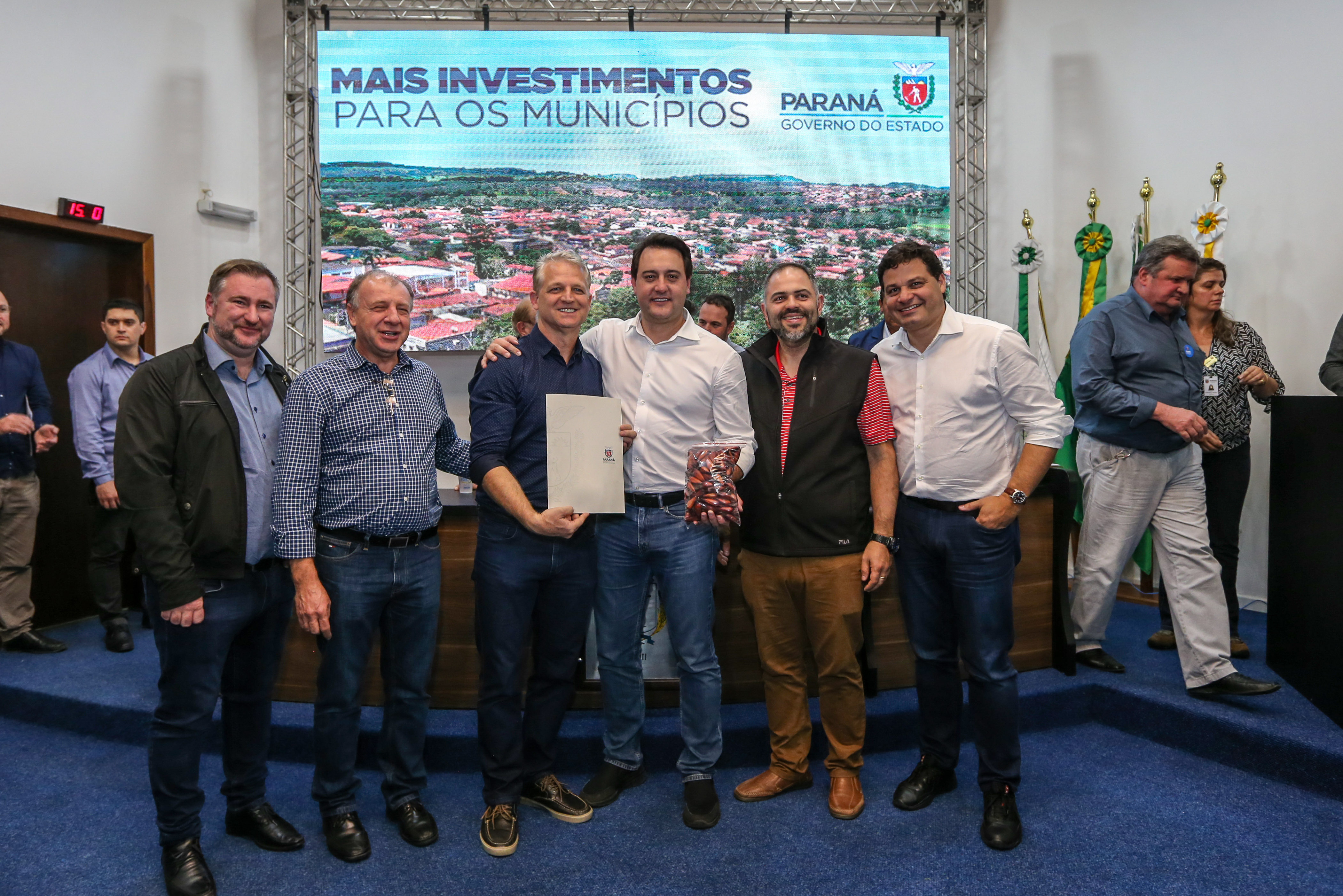 Governador Carlos Massa Ratinho Junior se reúne em Irati com os prefeitos do Centro-Sul do Paraná, e repassa recursos para investimentos em diversos municípios da região. O secretário do Desenvolvimento Urbano e Obras Públicas, João Carlos Ortega, também participa do encontro. - Irati, 07/06/2019 - Foto: Geraldo Bubniak/ANPr