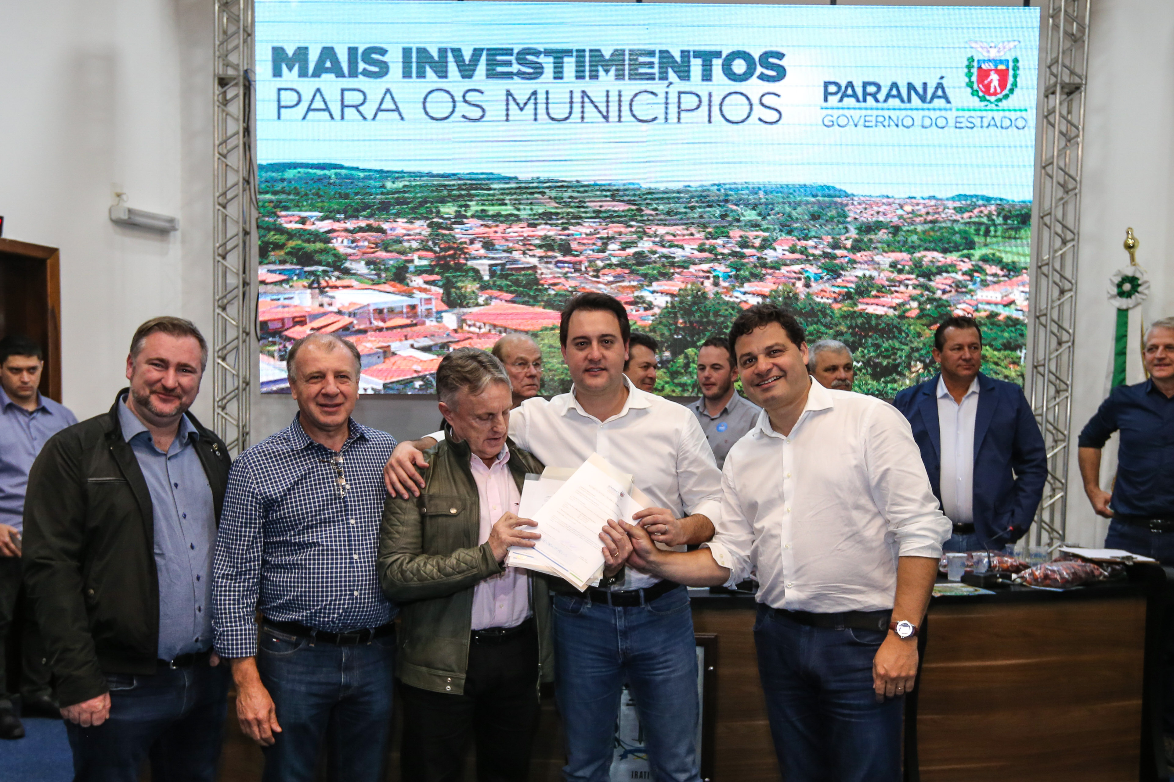 Governador Carlos Massa Ratinho Junior se reúne em Irati com os prefeitos do Centro-Sul do Paraná, e repassa recursos para investimentos em diversos municípios da região. O secretário do Desenvolvimento Urbano e Obras Públicas, João Carlos Ortega, também participa do encontro. - Irati, 07/06/2019 - Foto: Geraldo Bubniak/ANPr