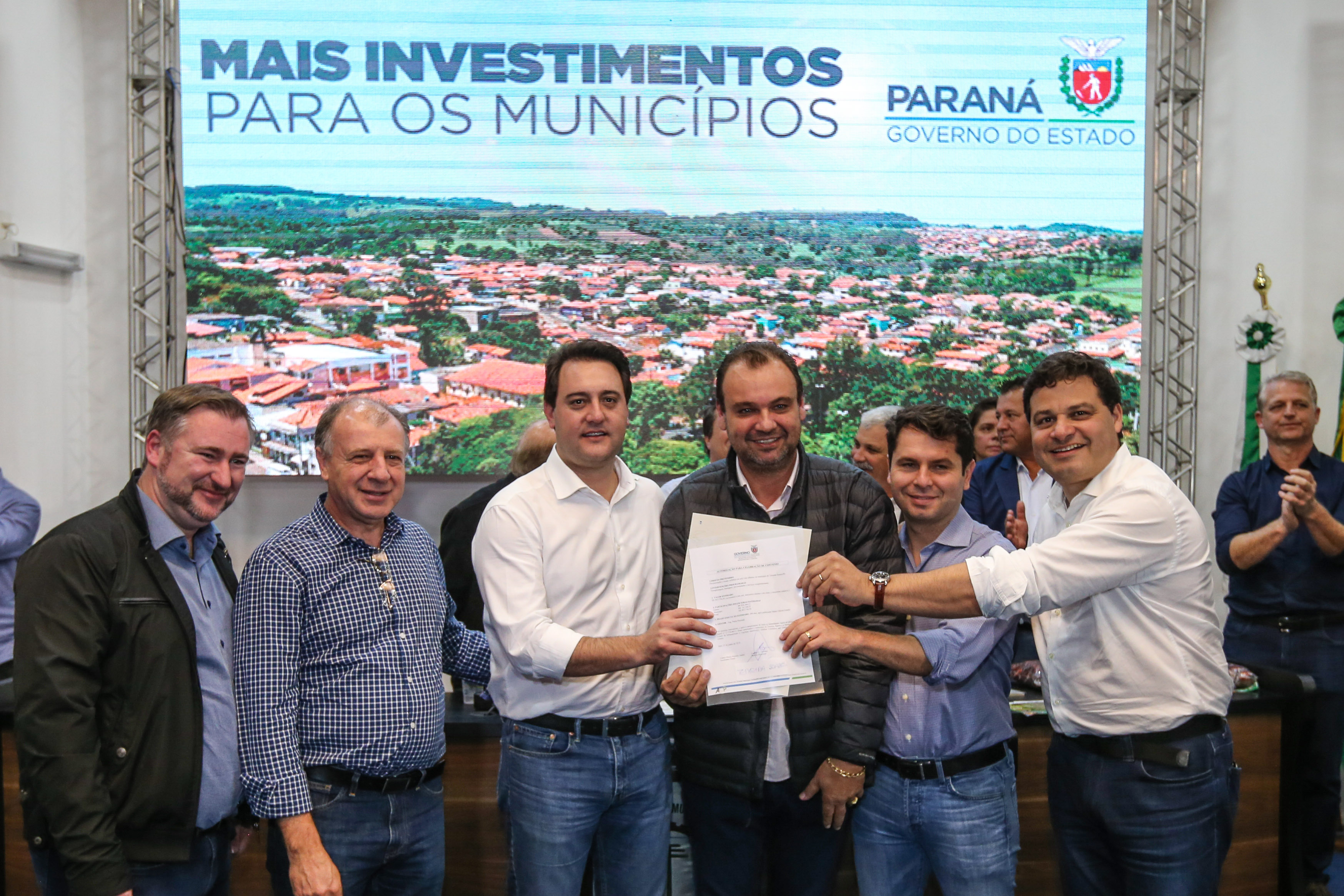 Governador Carlos Massa Ratinho Junior se reúne em Irati com os prefeitos do Centro-Sul do Paraná, e repassa recursos para investimentos em diversos municípios da região. O secretário do Desenvolvimento Urbano e Obras Públicas, João Carlos Ortega, também participa do encontro. - Irati, 07/06/2019 - Foto: Geraldo Bubniak/ANPr