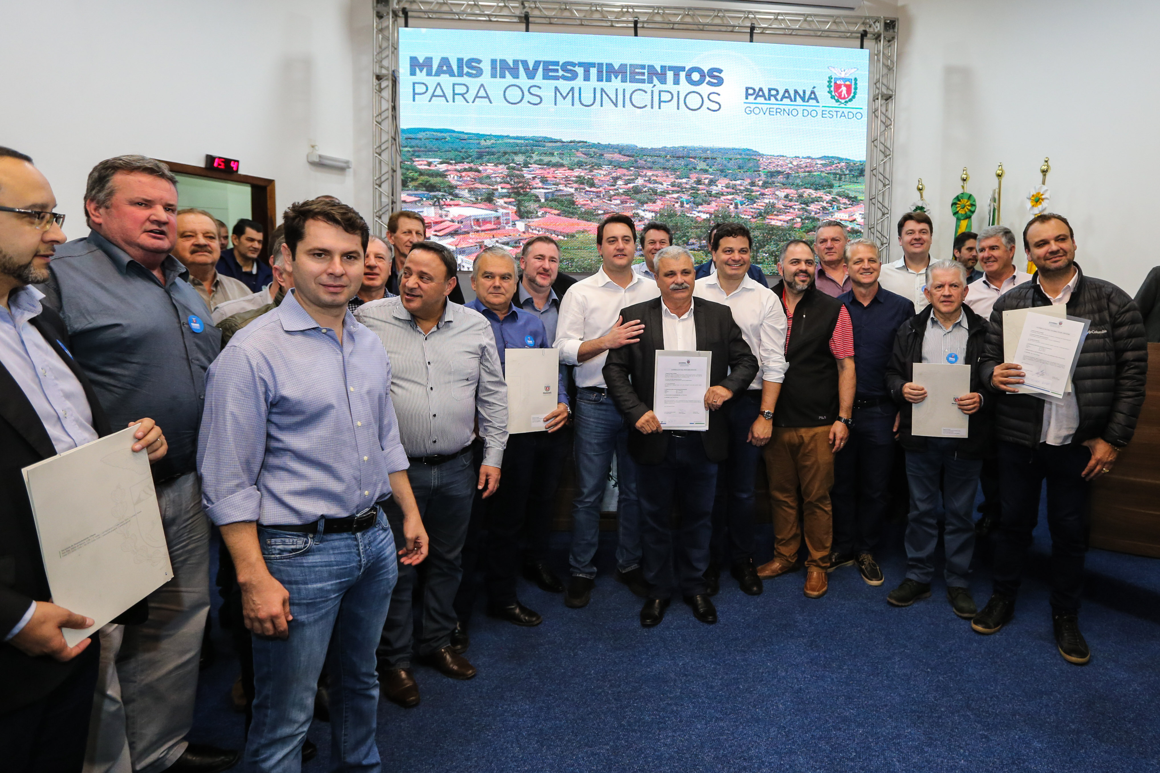 Governador Carlos Massa Ratinho Junior se reúne em Irati com os prefeitos do Centro-Sul do Paraná, e repassa recursos para investimentos em diversos municípios da região. O secretário do Desenvolvimento Urbano e Obras Públicas, João Carlos Ortega, também participa do encontro. - Irati, 07/06/2019 - Foto: Geraldo Bubniak/ANPr