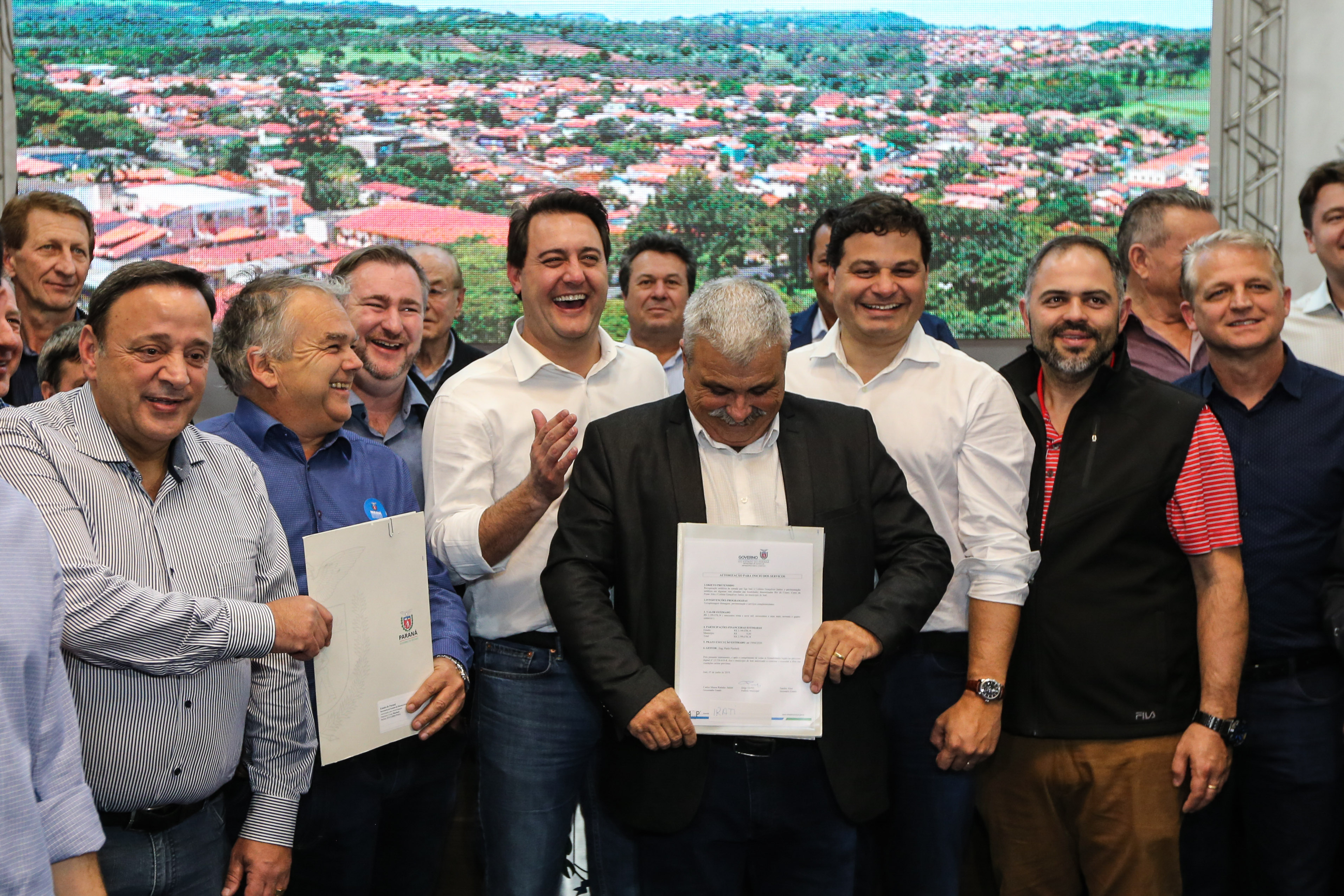 Governador Carlos Massa Ratinho Junior se reúne em Irati com os prefeitos do Centro-Sul do Paraná, e repassa recursos para investimentos em diversos municípios da região. O secretário do Desenvolvimento Urbano e Obras Públicas, João Carlos Ortega, também participa do encontro. - Irati, 07/06/2019 - Foto: Geraldo Bubniak/ANPr