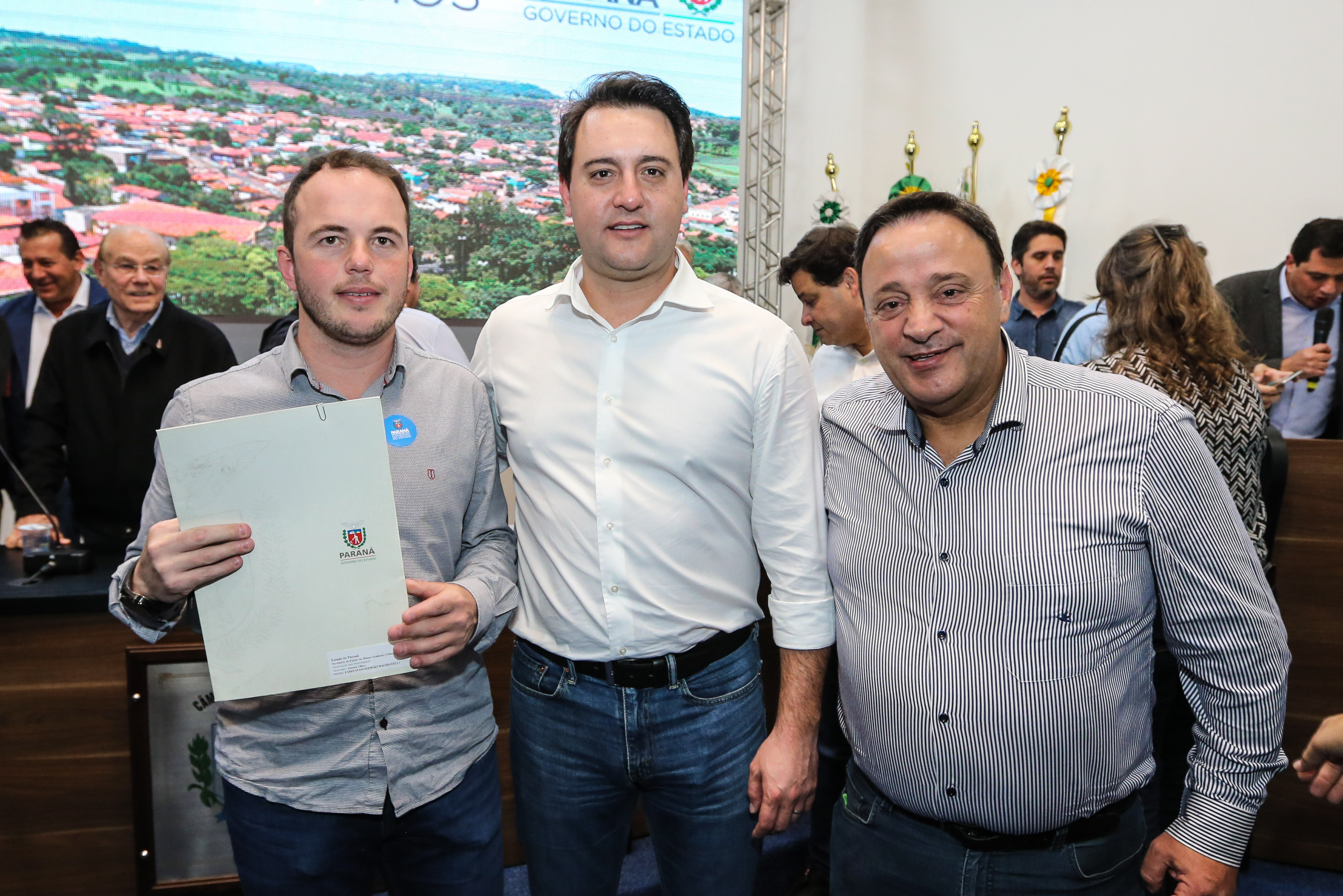 Governador Carlos Massa Ratinho Junior se reúne em Irati com os prefeitos do Centro-Sul do Paraná, e repassa recursos para investimentos em diversos municípios da região. O secretário do Desenvolvimento Urbano e Obras Públicas, João Carlos Ortega, também participa do encontro. - Irati, 07/06/2019 - Foto: Geraldo Bubniak/ANPr