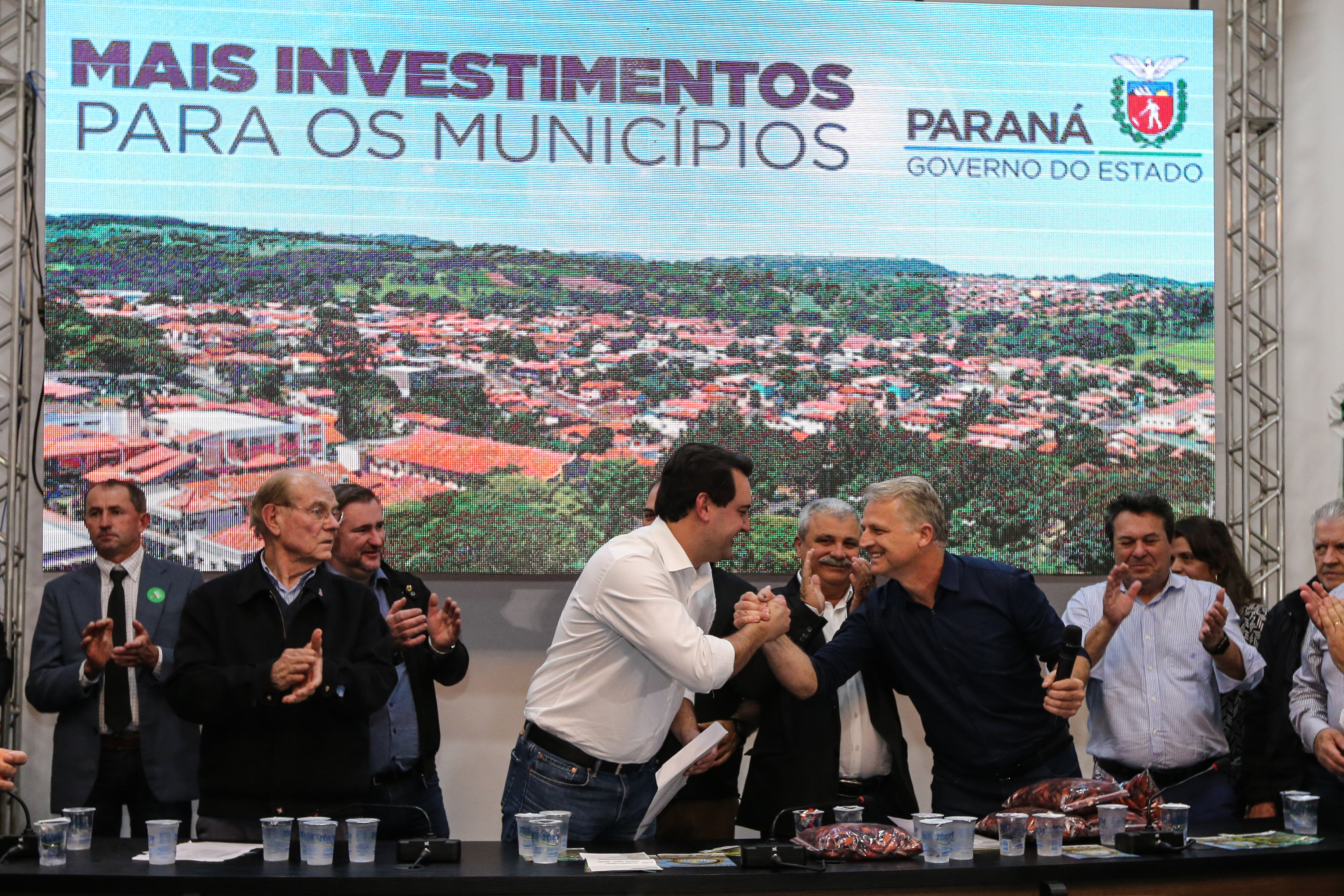 Governador Carlos Massa Ratinho Junior se reúne em Irati com os prefeitos do Centro-Sul do Paraná, e repassa recursos para investimentos em diversos municípios da região. O secretário do Desenvolvimento Urbano e Obras Públicas, João Carlos Ortega, também participa do encontro. - Irati, 07/06/2019 - Foto: Geraldo Bubniak/ANPr