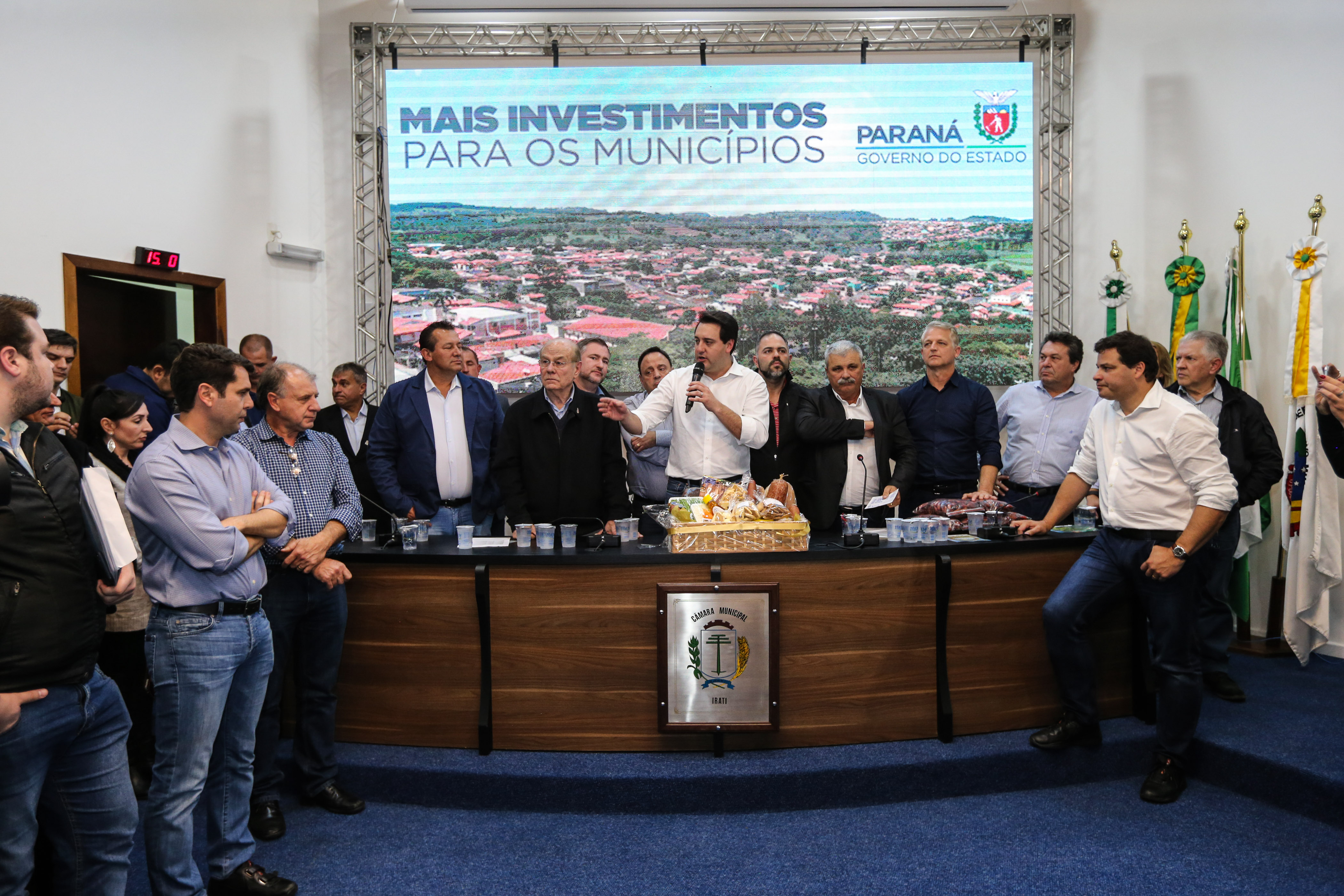 Governador Carlos Massa Ratinho Junior se reúne em Irati com os prefeitos do Centro-Sul do Paraná, e repassa recursos para investimentos em diversos municípios da região. O secretário do Desenvolvimento Urbano e Obras Públicas, João Carlos Ortega, também participa do encontro. - Irati, 07/06/2019 - Foto: Geraldo Bubniak/ANPr