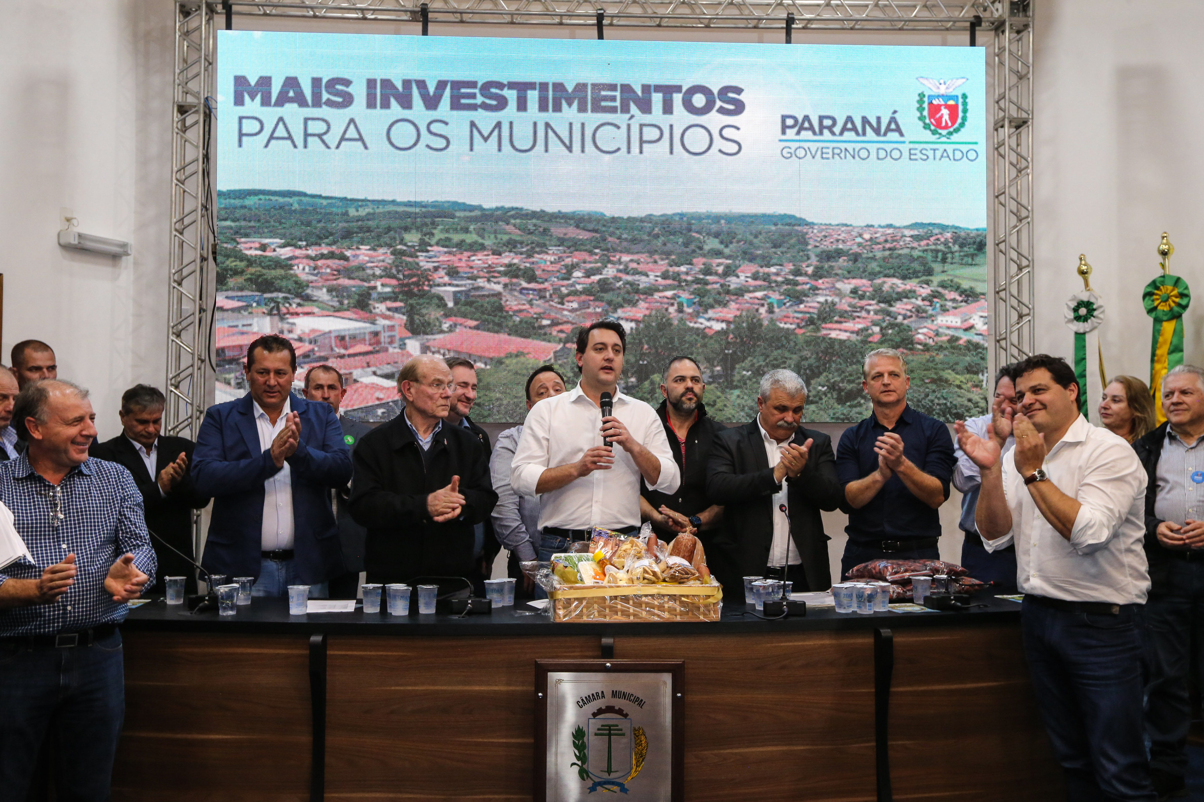 Governador Carlos Massa Ratinho Junior se reúne em Irati com os prefeitos do Centro-Sul do Paraná, e repassa recursos para investimentos em diversos municípios da região. O secretário do Desenvolvimento Urbano e Obras Públicas, João Carlos Ortega, também participa do encontro. - Irati, 07/06/2019 - Foto: Geraldo Bubniak/ANPr