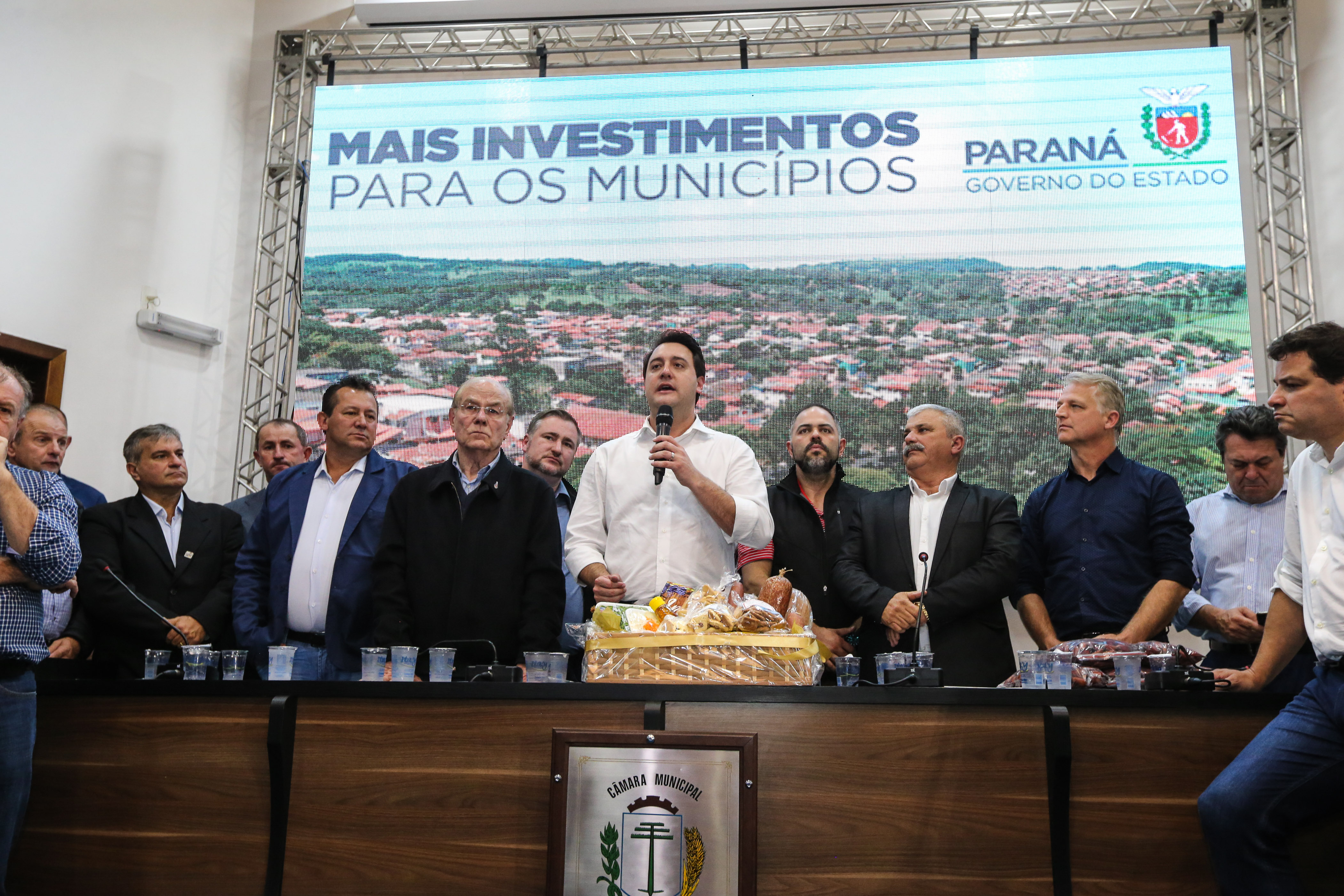 Governador Carlos Massa Ratinho Junior se reúne em Irati com os prefeitos do Centro-Sul do Paraná, e repassa recursos para investimentos em diversos municípios da região. O secretário do Desenvolvimento Urbano e Obras Públicas, João Carlos Ortega, também participa do encontro. - Irati, 07/06/2019 - Foto: Geraldo Bubniak/ANPr