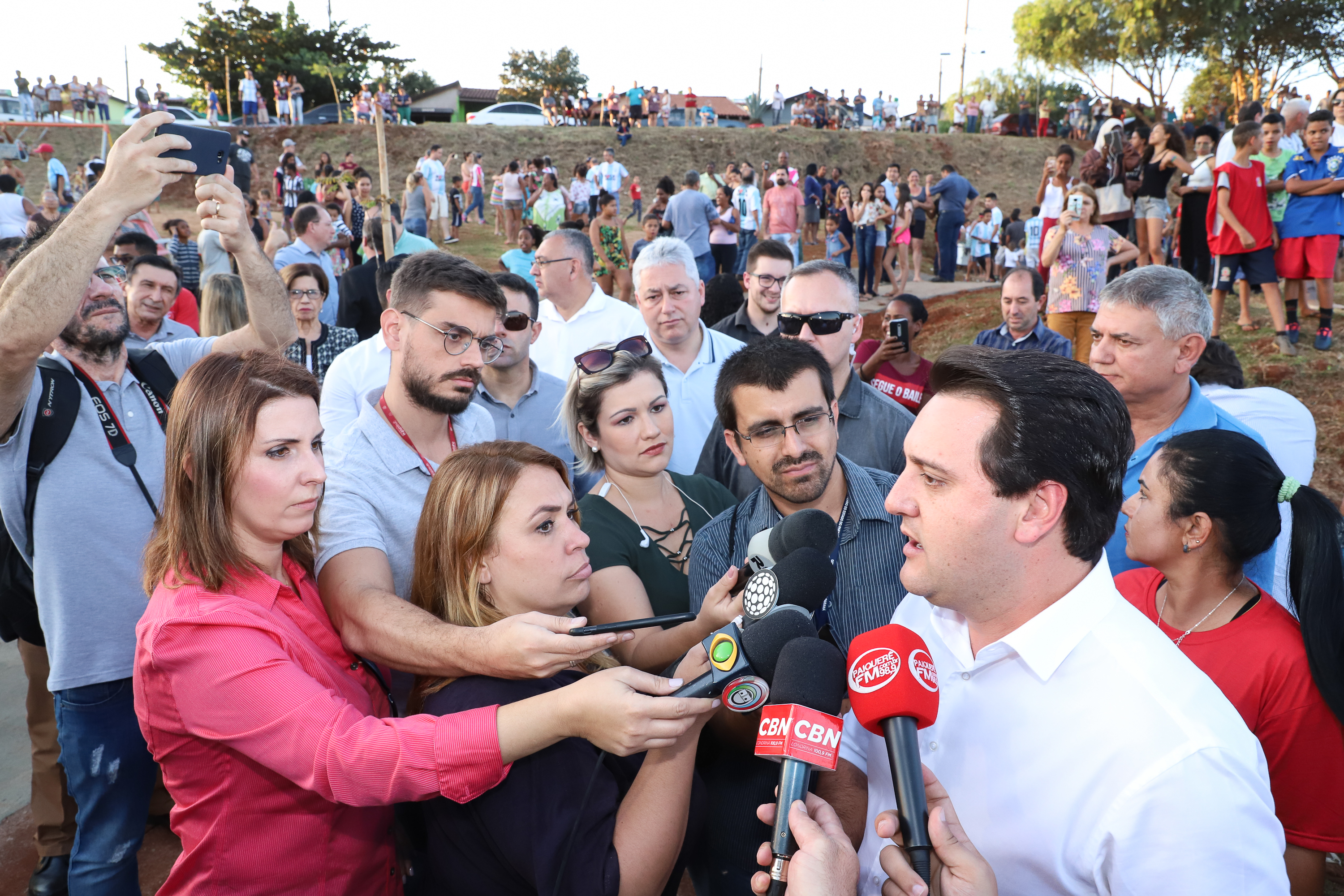 Londrina, no Norte do Paraná, ganhou uma unidade do projeto Arena Multiuso, espaço para atividades esportivas e de recreação, implantado pelo Governo do Estado, em parceria com o município. Instalada no conjunto residencial Vista Bela, a unidade foi entregue à comunidade pelo governador Carlos Massa Ratinho Junior, nesta quinta-feira (20). - Londrina, 20/06/2019 - Foto: Rodrigo Félix Leal/ANPr