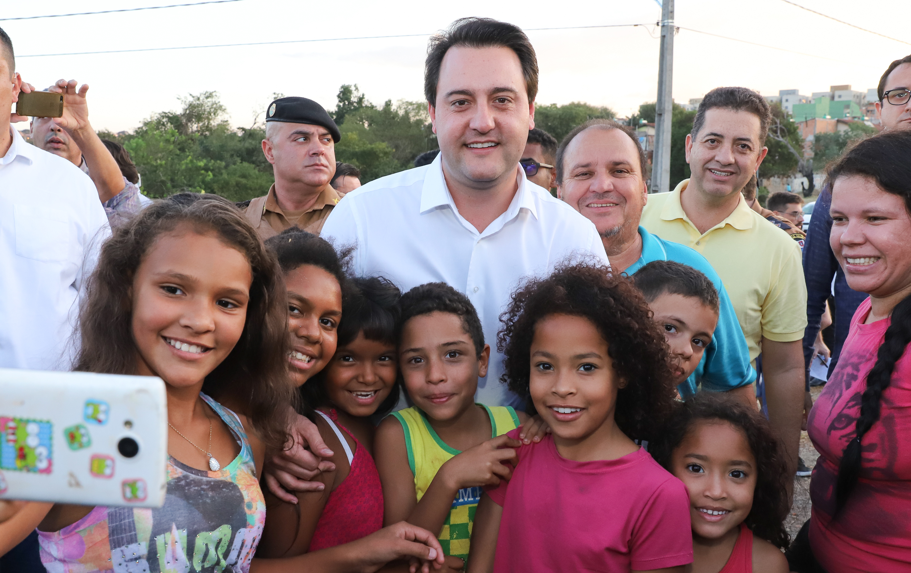 Londrina, no Norte do Paraná, ganhou uma unidade do projeto Arena Multiuso, espaço para atividades esportivas e de recreação, implantado pelo Governo do Estado, em parceria com o município. Instalada no conjunto residencial Vista Bela, a unidade foi entregue à comunidade pelo governador Carlos Massa Ratinho Junior, nesta quinta-feira (20). - Londrina, 20/06/2019 - Foto: Rodrigo Félix Leal/ANPr