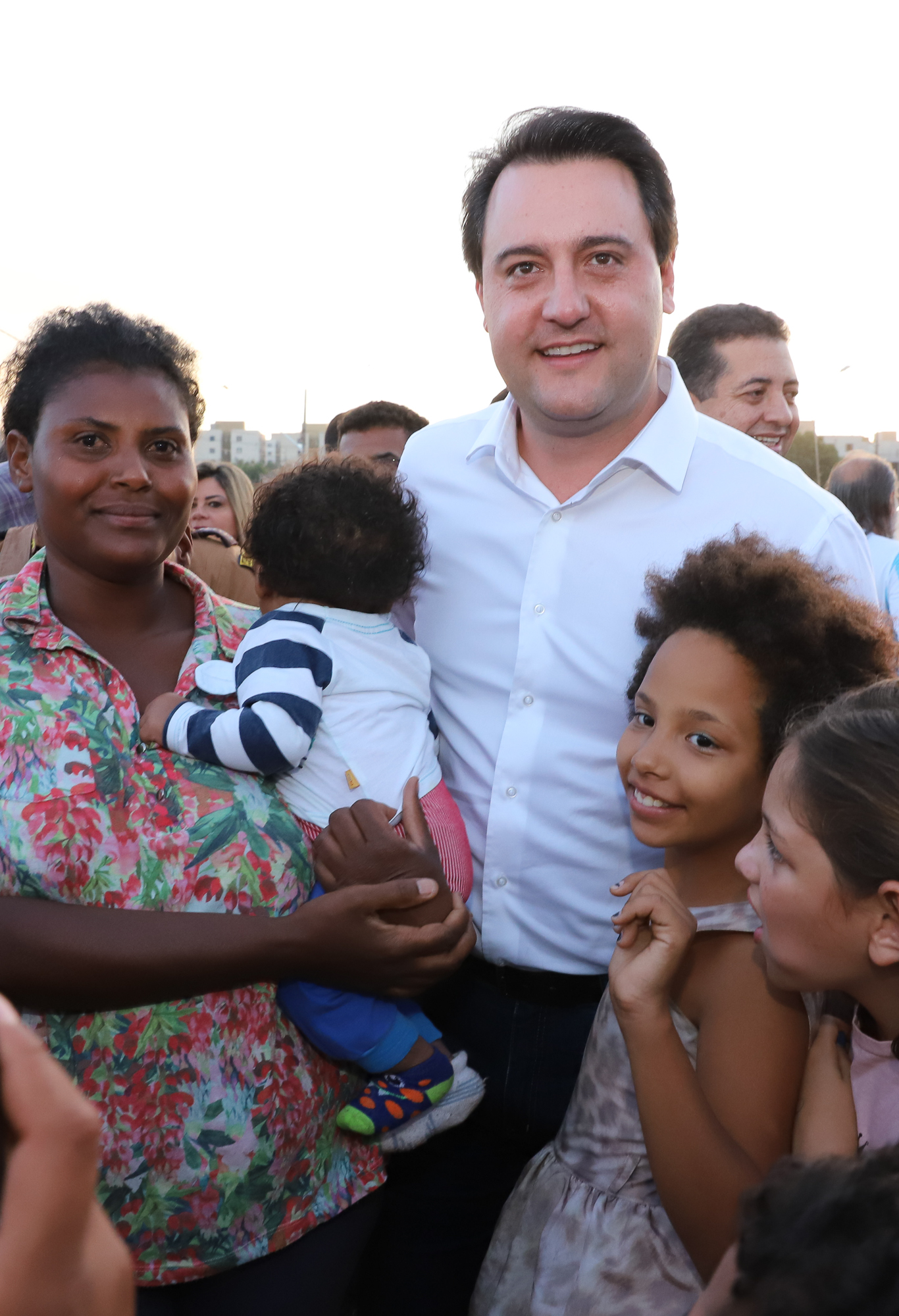 Londrina, no Norte do Paraná, ganhou uma unidade do projeto Arena Multiuso, espaço para atividades esportivas e de recreação, implantado pelo Governo do Estado, em parceria com o município. Instalada no conjunto residencial Vista Bela, a unidade foi entregue à comunidade pelo governador Carlos Massa Ratinho Junior, nesta quinta-feira (20). - Londrina, 20/06/2019 - Foto: Rodrigo Félix Leal/ANPr