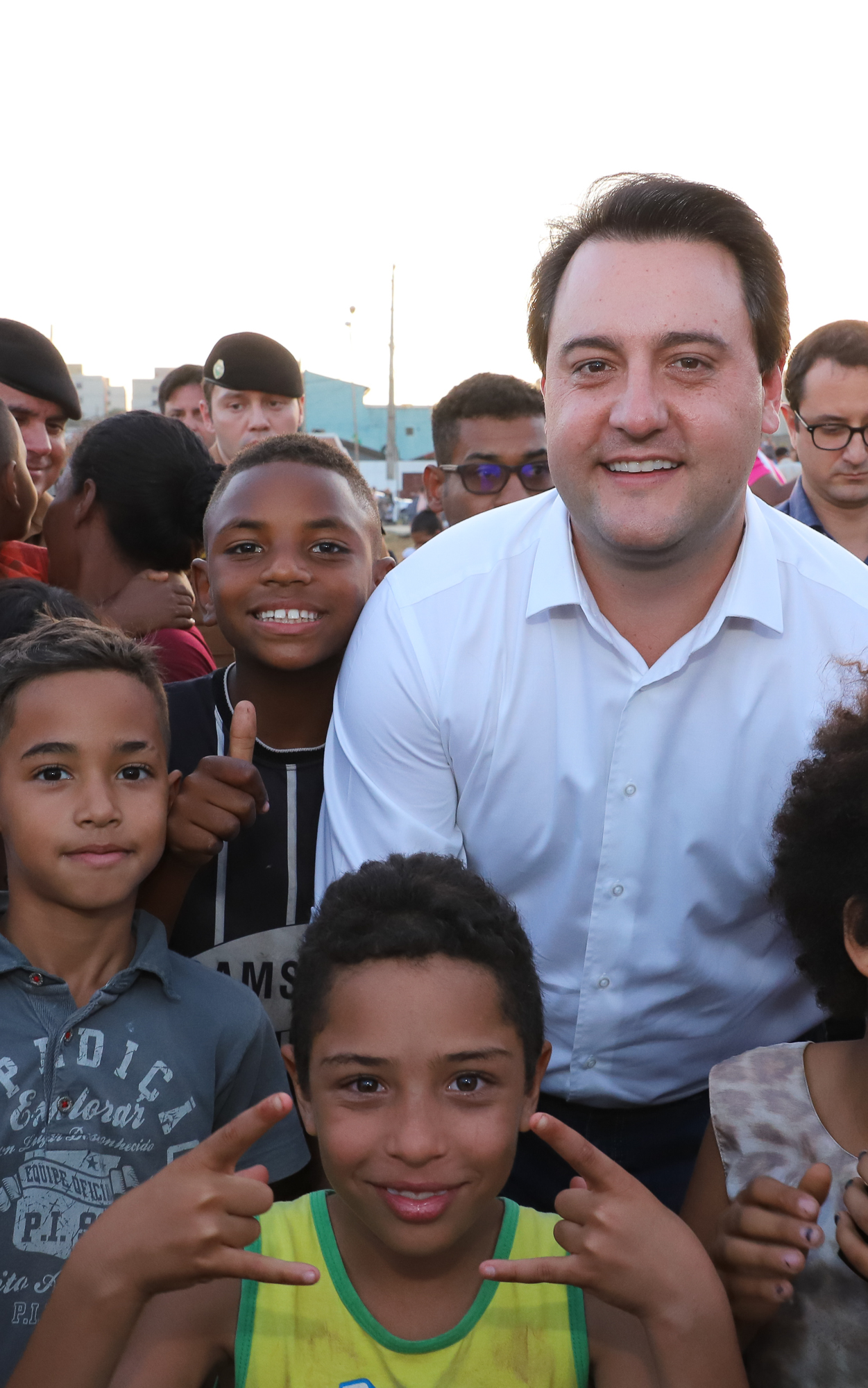 Londrina, no Norte do Paraná, ganhou uma unidade do projeto Arena Multiuso, espaço para atividades esportivas e de recreação, implantado pelo Governo do Estado, em parceria com o município. Instalada no conjunto residencial Vista Bela, a unidade foi entregue à comunidade pelo governador Carlos Massa Ratinho Junior, nesta quinta-feira (20). - Londrina, 20/06/2019 - Foto: Rodrigo Félix Leal/ANPr