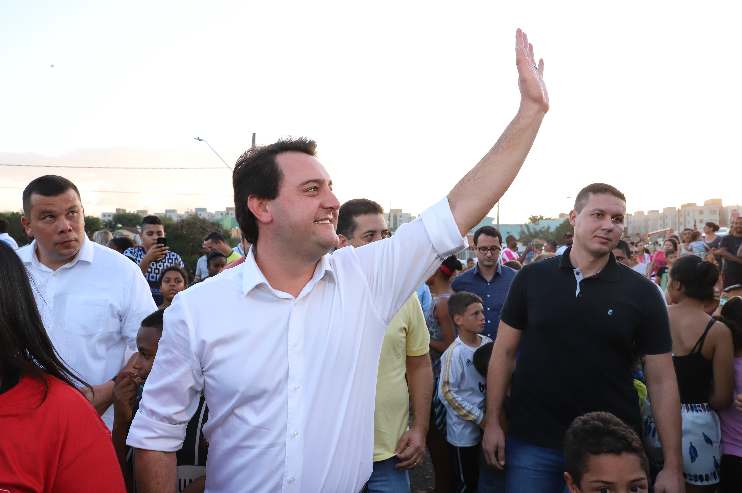 Londrina, no Norte do Paraná, ganhou uma unidade do projeto Arena Multiuso, espaço para atividades esportivas e de recreação, implantado pelo Governo do Estado, em parceria com o município. Instalada no conjunto residencial Vista Bela, a unidade foi entregue à comunidade pelo governador Carlos Massa Ratinho Junior, nesta quinta-feira (20). - Londrina, 20/06/2019 - Foto: Rodrigo Félix Leal/ANPr