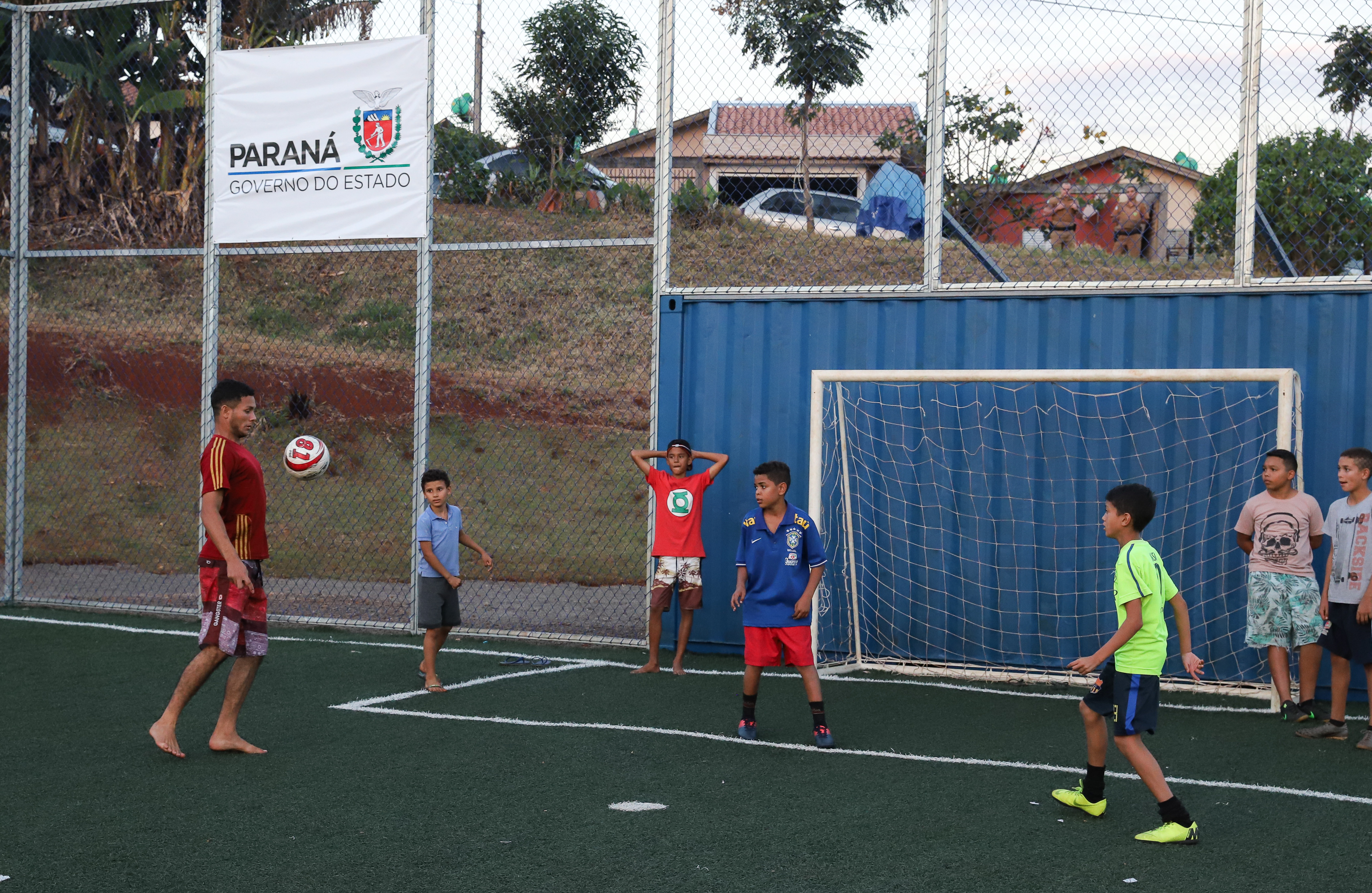 Londrina, no Norte do Paraná, ganhou uma unidade do projeto Arena Multiuso, espaço para atividades esportivas e de recreação, implantado pelo Governo do Estado, em parceria com o município. Instalada no conjunto residencial Vista Bela, a unidade foi entregue à comunidade pelo governador Carlos Massa Ratinho Junior, nesta quinta-feira (20). - Londrina, 20/06/2019 - Foto: Rodrigo Félix Leal/ANPr