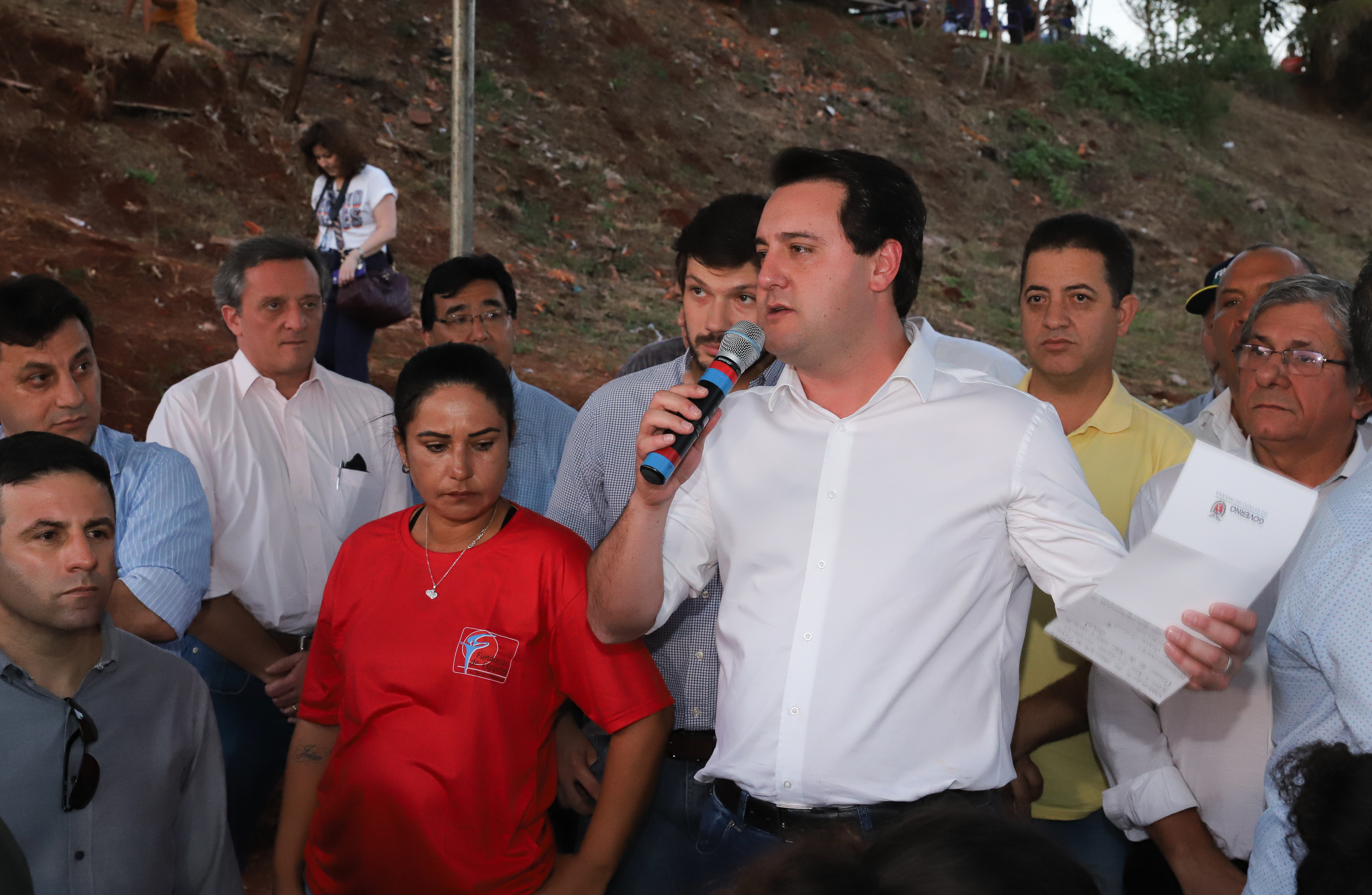 Londrina, no Norte do Paraná, ganhou uma unidade do projeto Arena Multiuso, espaço para atividades esportivas e de recreação, implantado pelo Governo do Estado, em parceria com o município. Instalada no conjunto residencial Vista Bela, a unidade foi entregue à comunidade pelo governador Carlos Massa Ratinho Junior, nesta quinta-feira (20). - Londrina, 20/06/2019 - Foto: Rodrigo Félix Leal/ANPr
