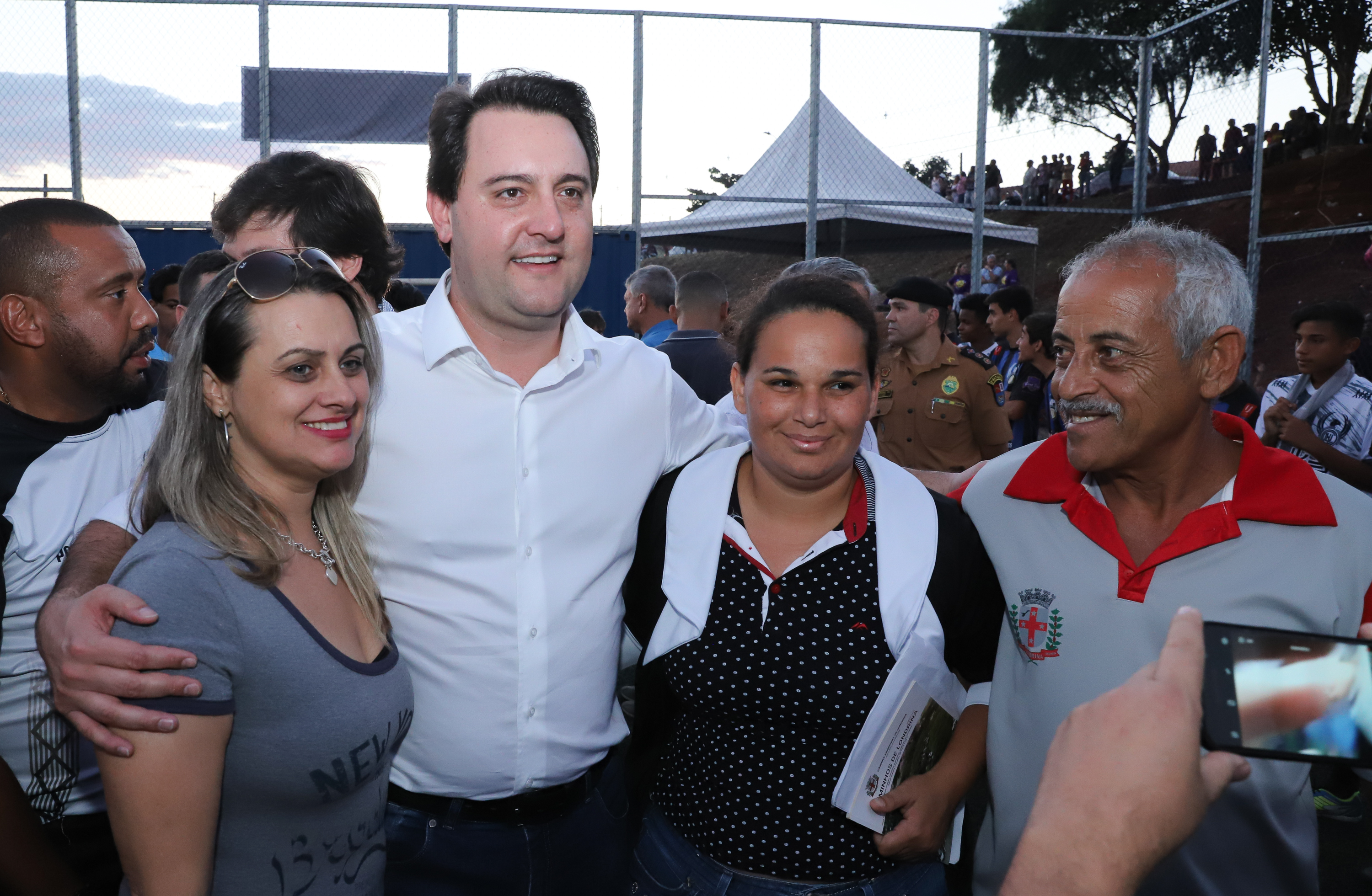 Londrina, no Norte do Paraná, ganhou uma unidade do projeto Arena Multiuso, espaço para atividades esportivas e de recreação, implantado pelo Governo do Estado, em parceria com o município. Instalada no conjunto residencial Vista Bela, a unidade foi entregue à comunidade pelo governador Carlos Massa Ratinho Junior, nesta quinta-feira (20). - Londrina, 20/06/2019 - Foto: Rodrigo Félix Leal/ANPr