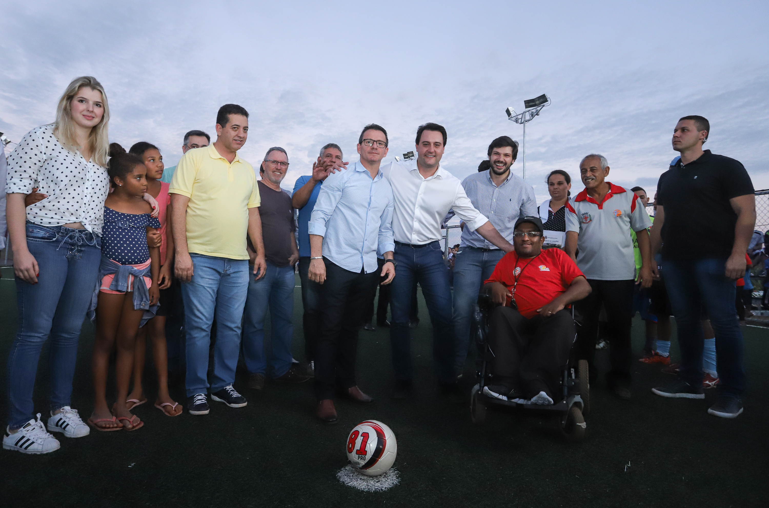 Londrina, no Norte do Paraná, ganhou uma unidade do projeto Arena Multiuso, espaço para atividades esportivas e de recreação, implantado pelo Governo do Estado, em parceria com o município. Instalada no conjunto residencial Vista Bela, a unidade foi entregue à comunidade pelo governador Carlos Massa Ratinho Junior, nesta quinta-feira (20). - Londrina, 20/06/2019 - Foto: Rodrigo Félix Leal/ANPr